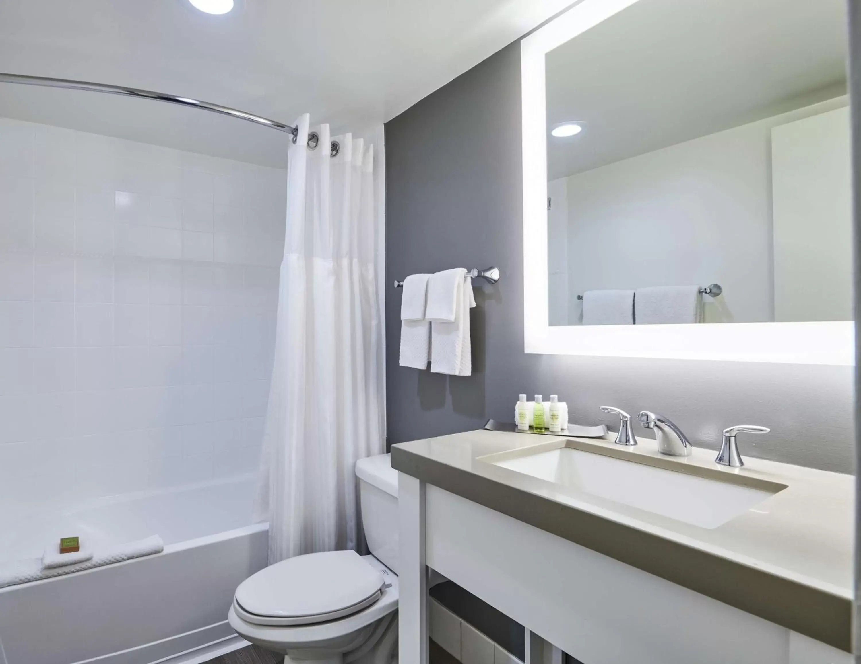 Bathroom in Bahia Mar Fort Lauderdale Beach - DoubleTree by Hilton