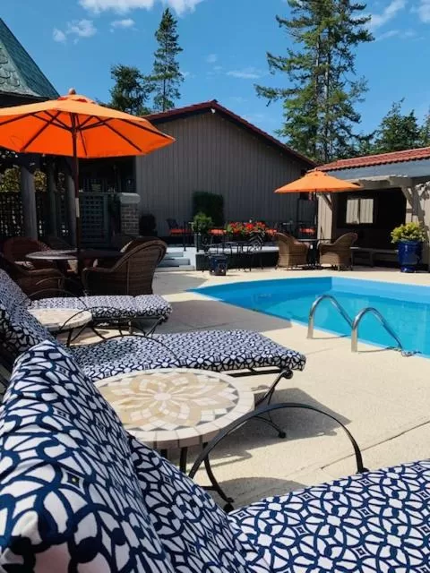 Hot Tub in Coachman Inn Oak Harbor