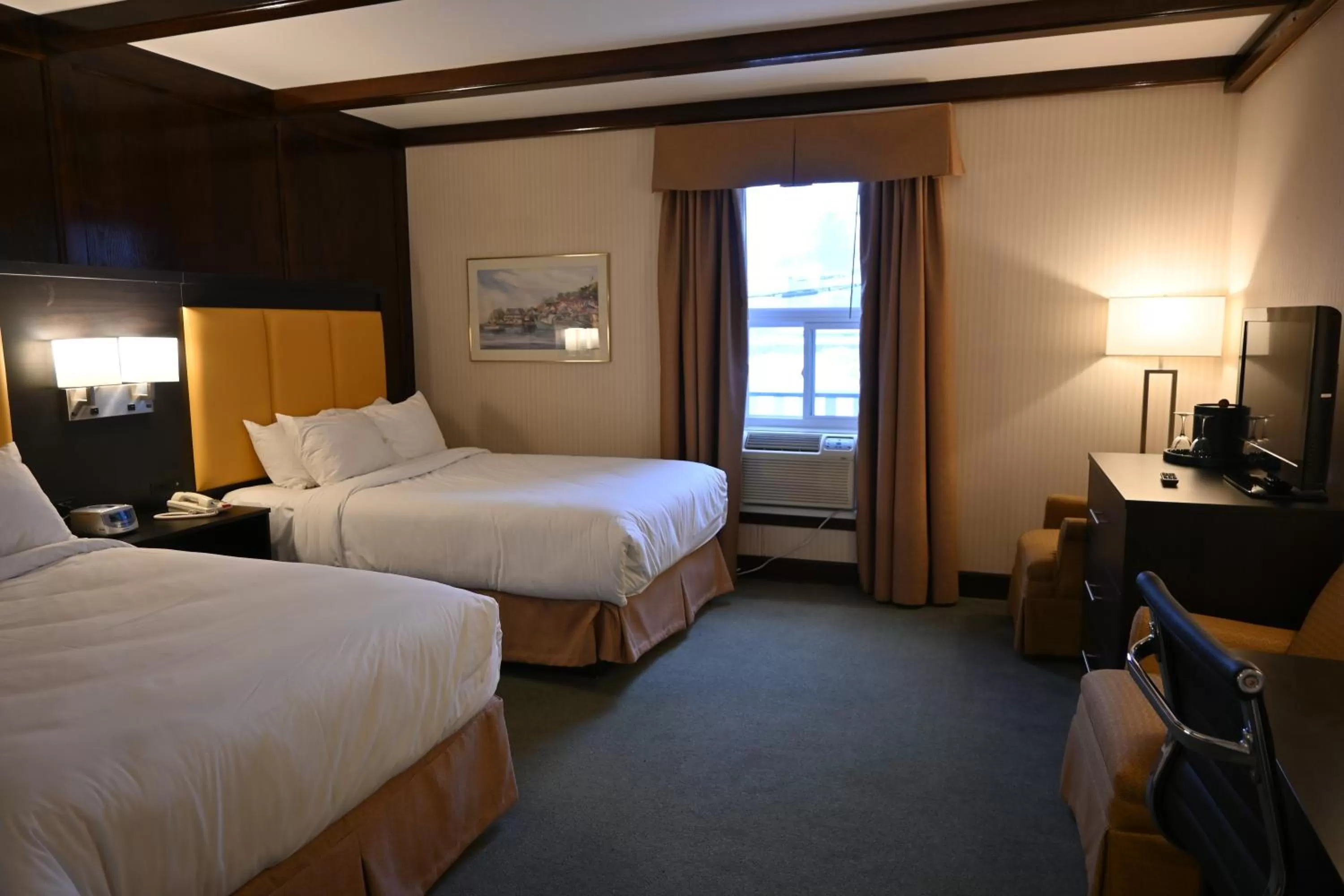 Bed in The Gananoque Inn