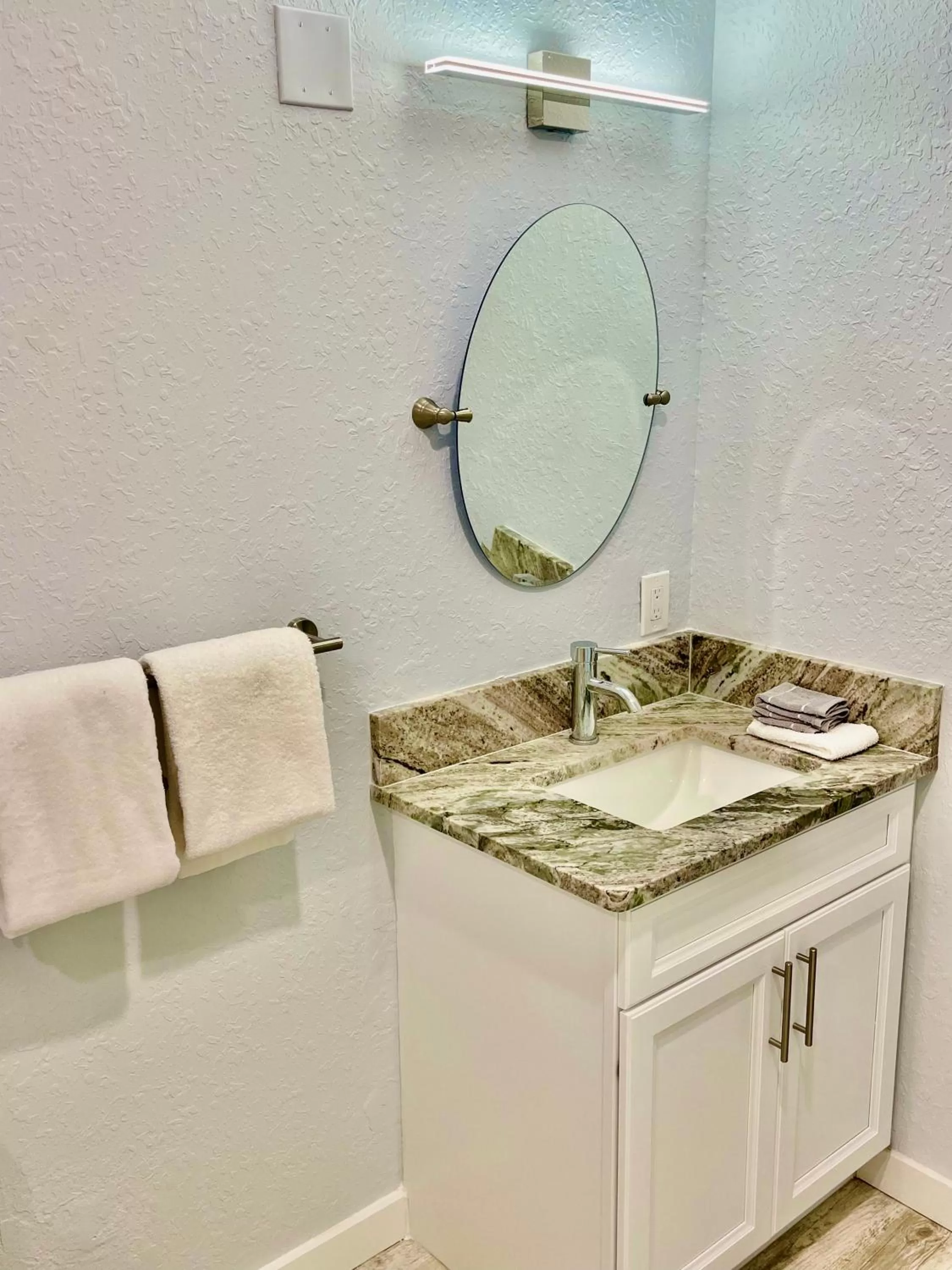 Bathroom in Vistalmar Beach Resort