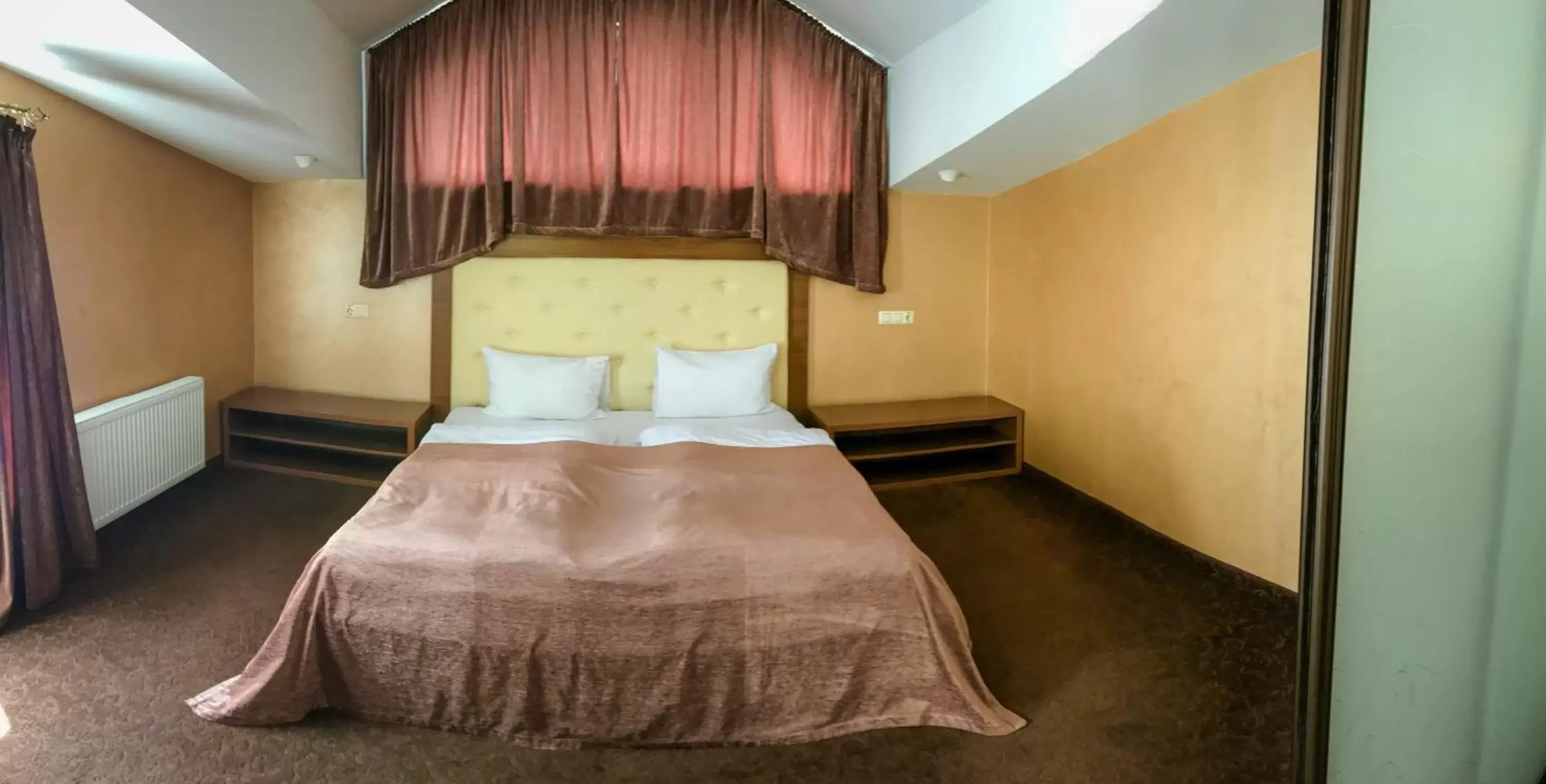 Superior Double Room in Pivdenna Brama Superior Double Room in Pivdenna Brama