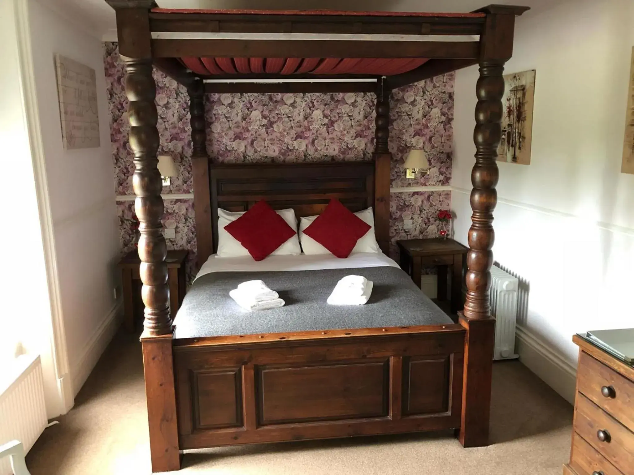 Property building, Bed in Gomersal Lodge Hotel