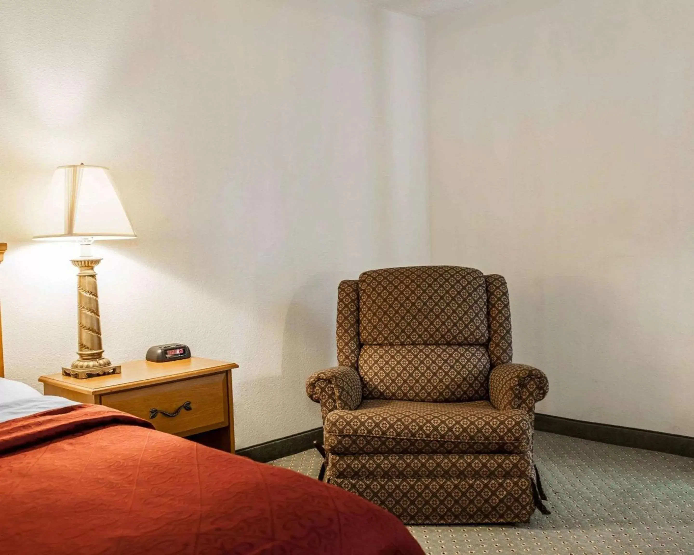 Photo of the whole room, Seating Area in Quality Inn Rochester