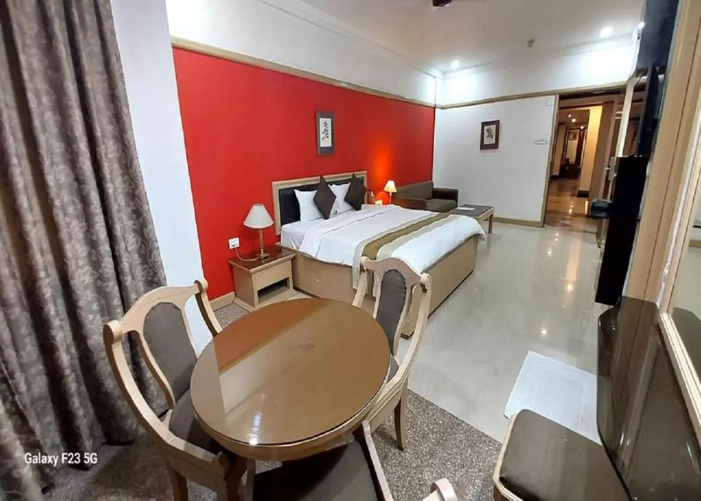 Bedroom, Bed in Lytton Hotel