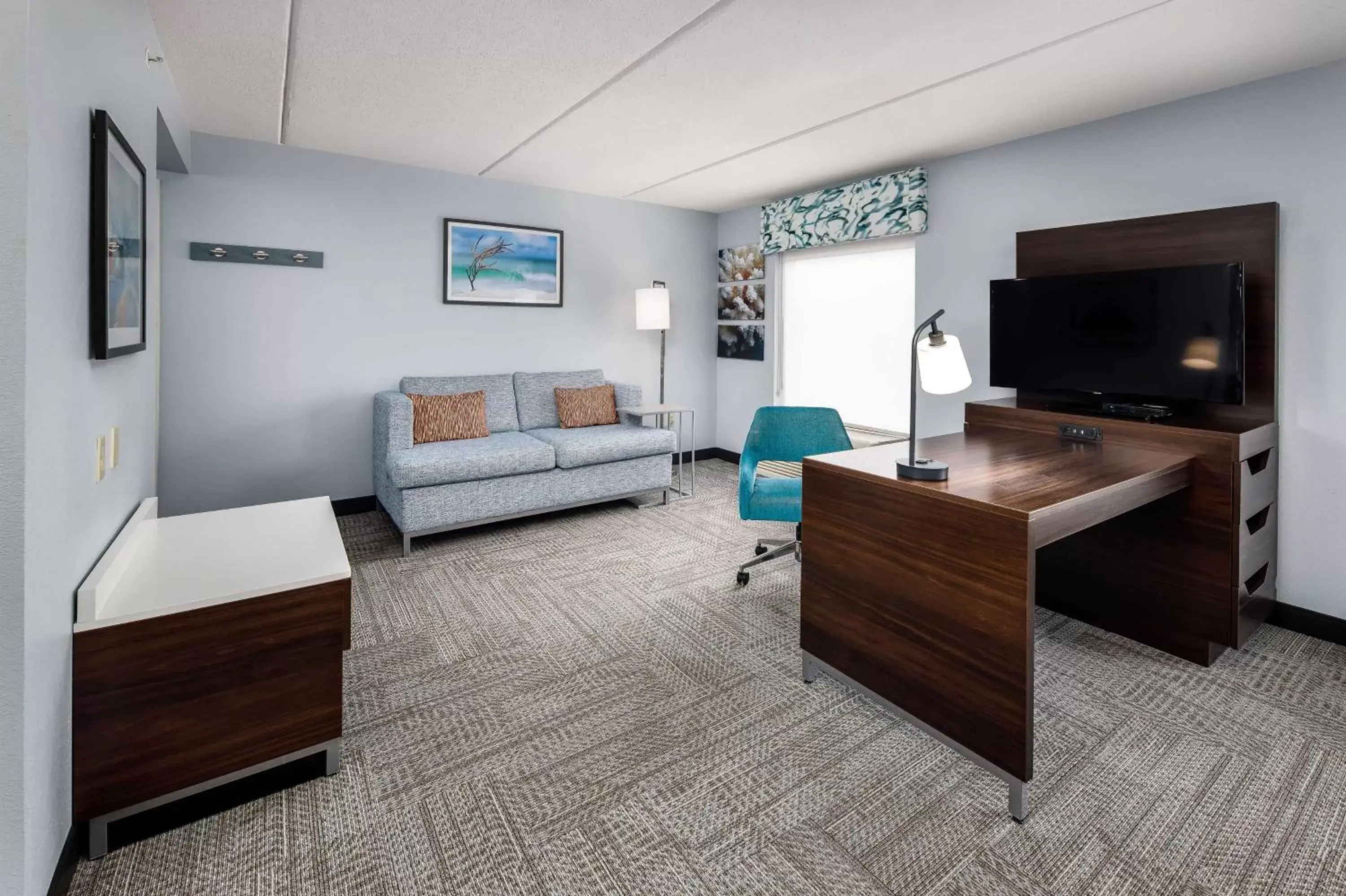 Bedroom, Seating Area in Hampton Inn & Suites Navarre