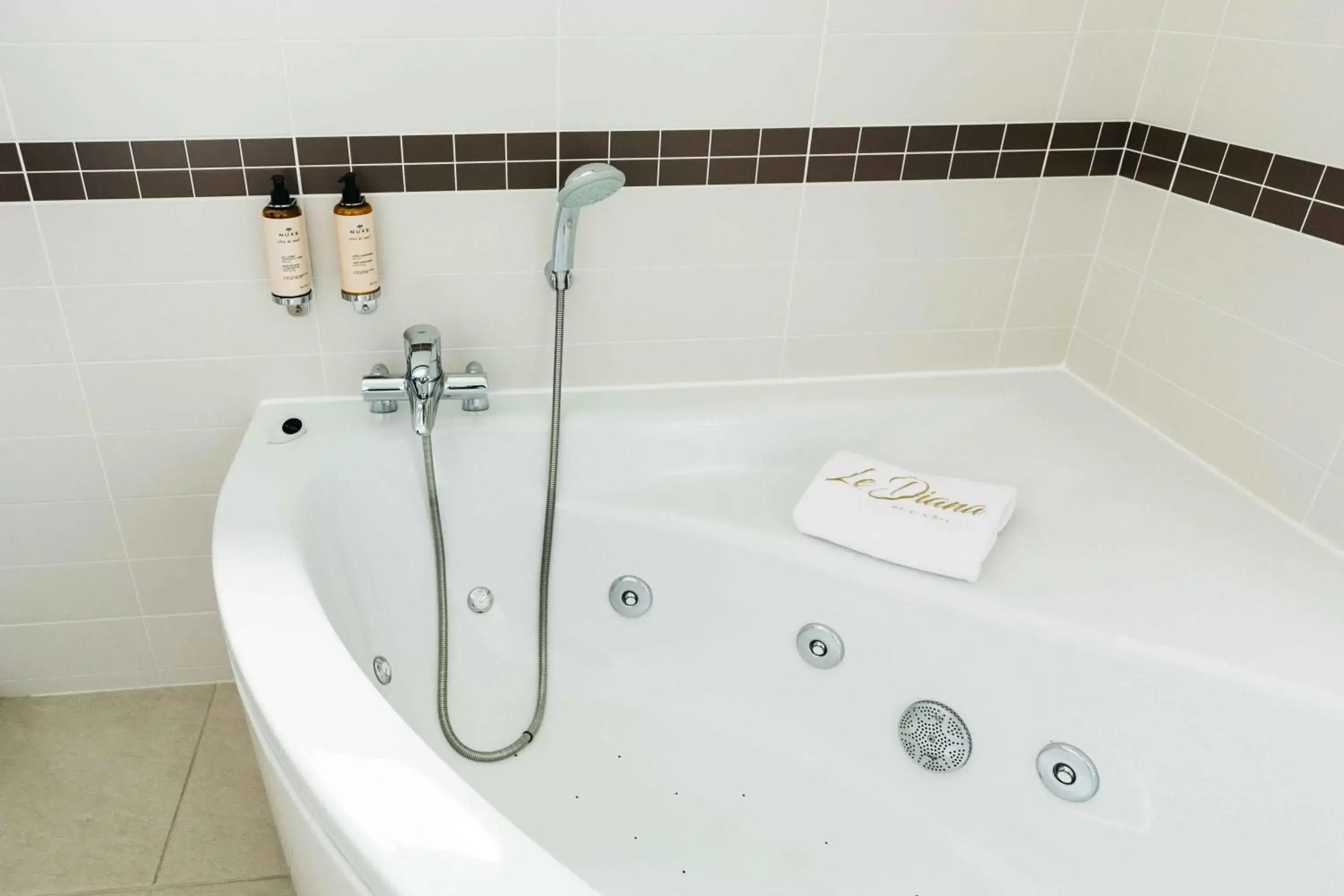 Bathroom in Le Diana Hôtel & Spa NUXE