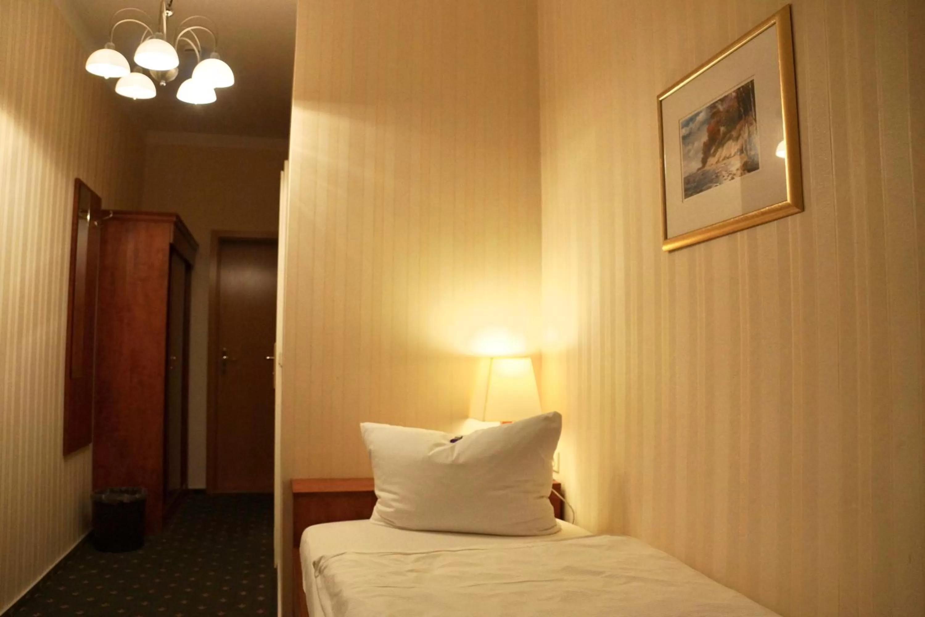 Photo of the whole room, Bed in Hotel Meereswelle - Anno 1875