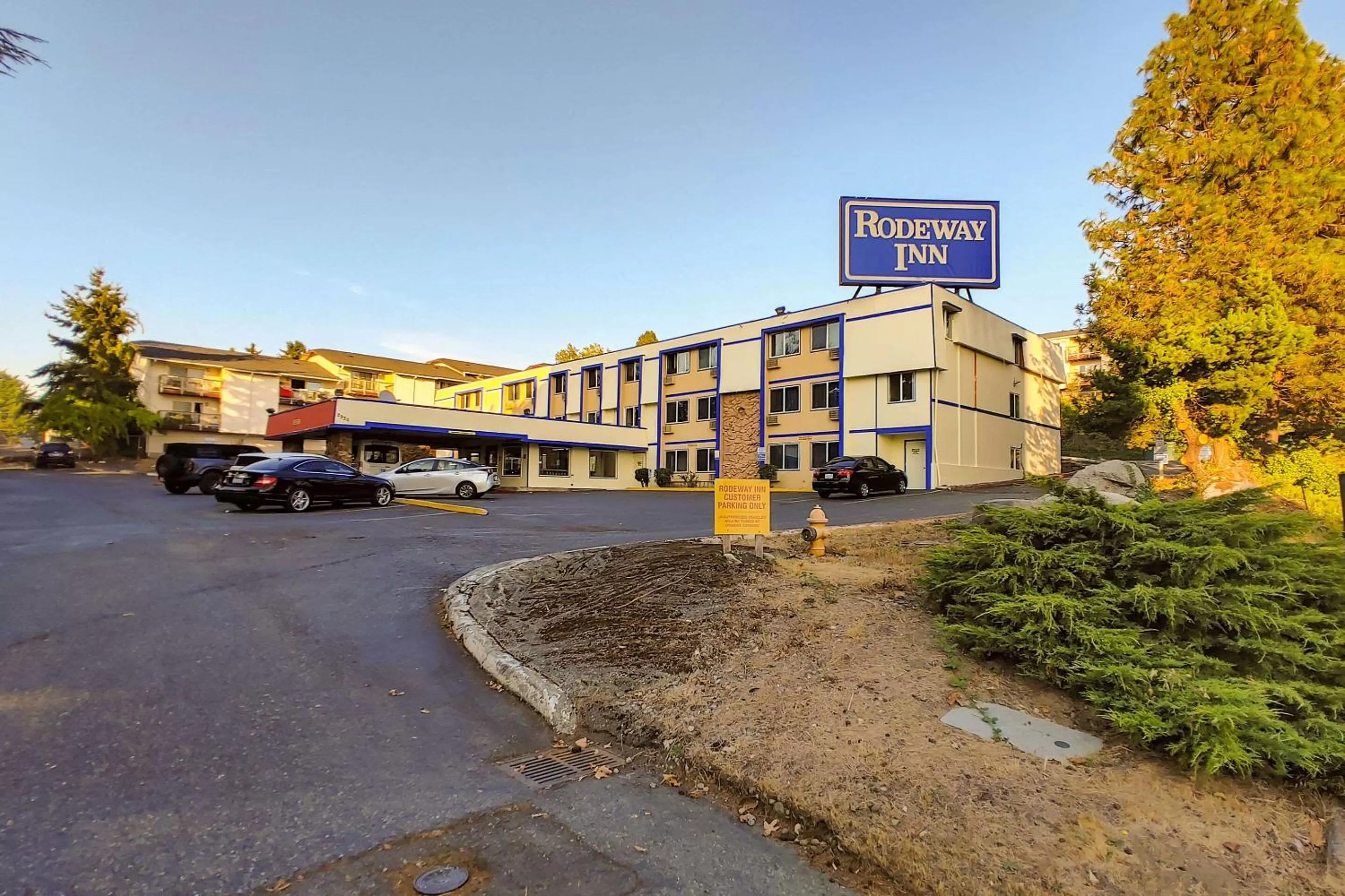 Property building in Rodeway Inn Seatac
