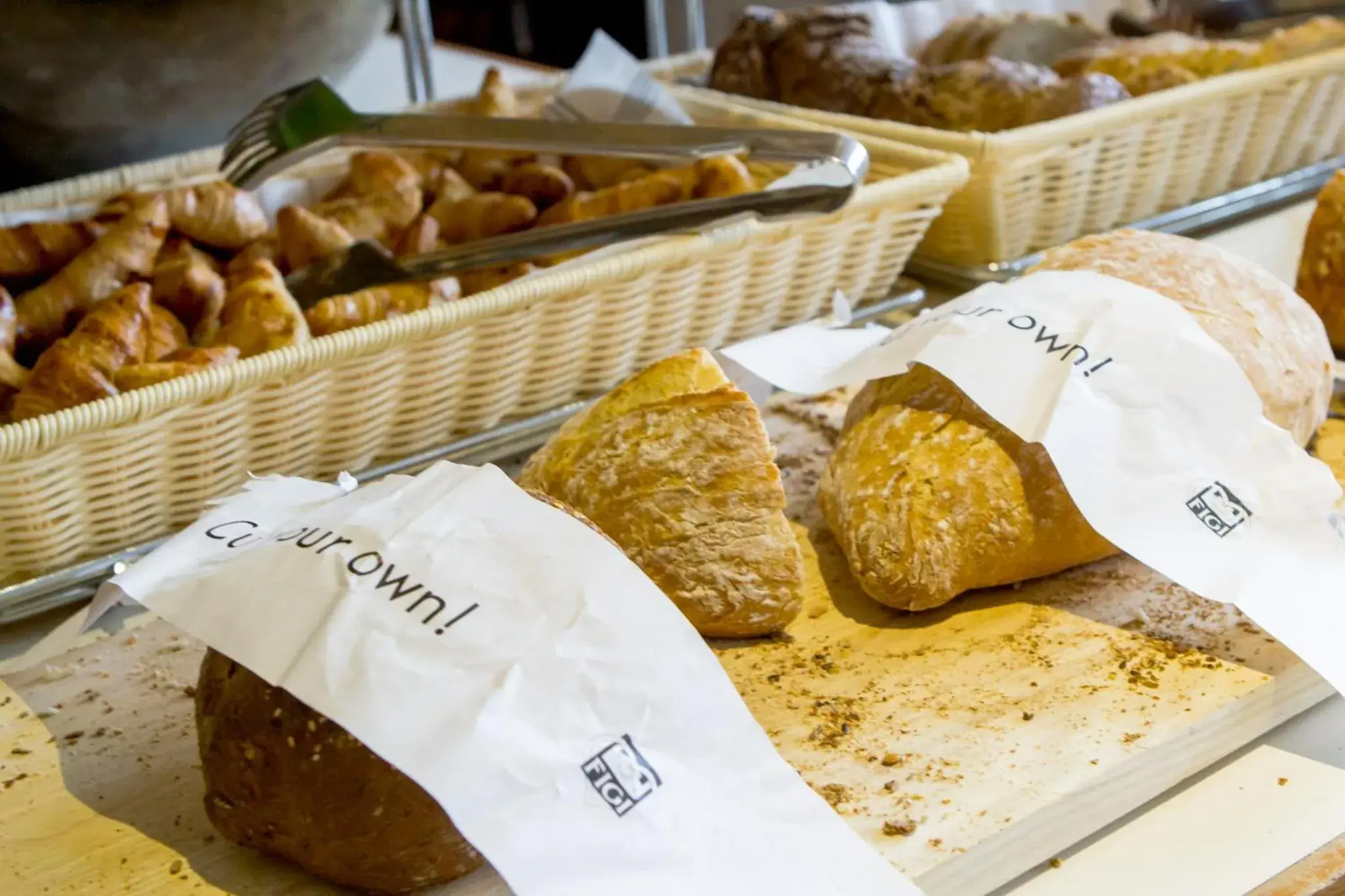 Buffet breakfast in Hotel Theater Figi