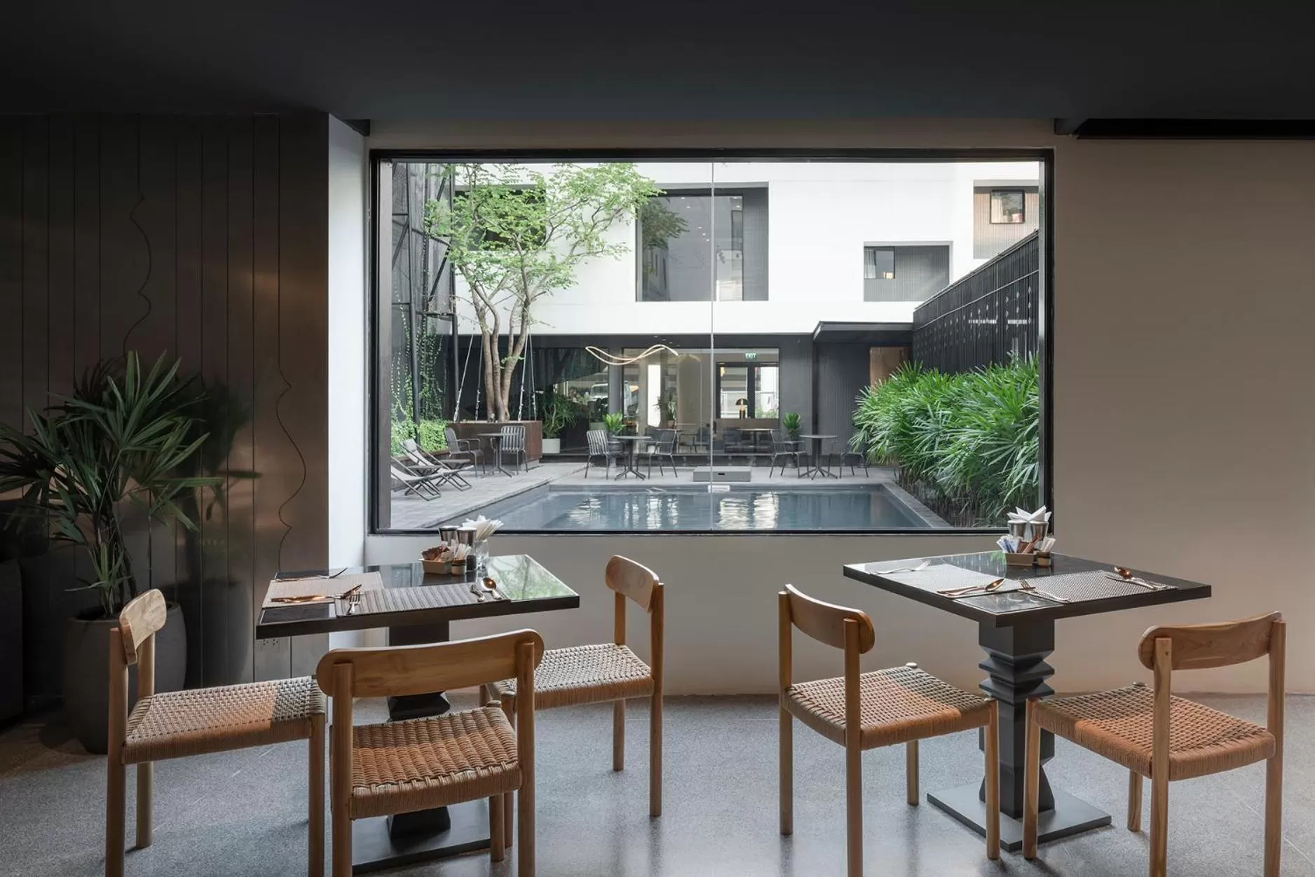 Swimming pool in Lilit Bang Lumphu Hotel