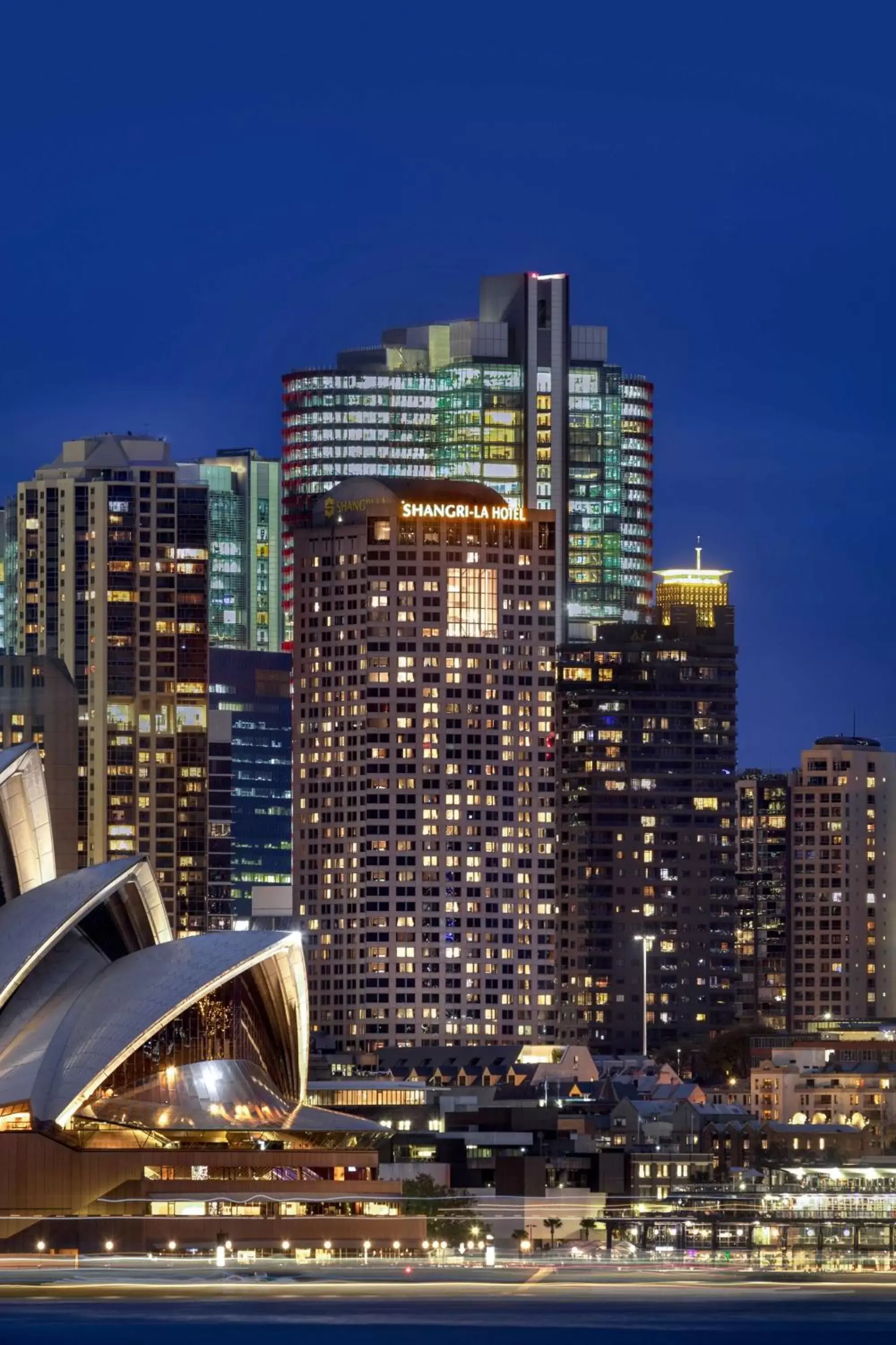 Property building in Shangri-La Sydney Property building in Shangri-La Sydney