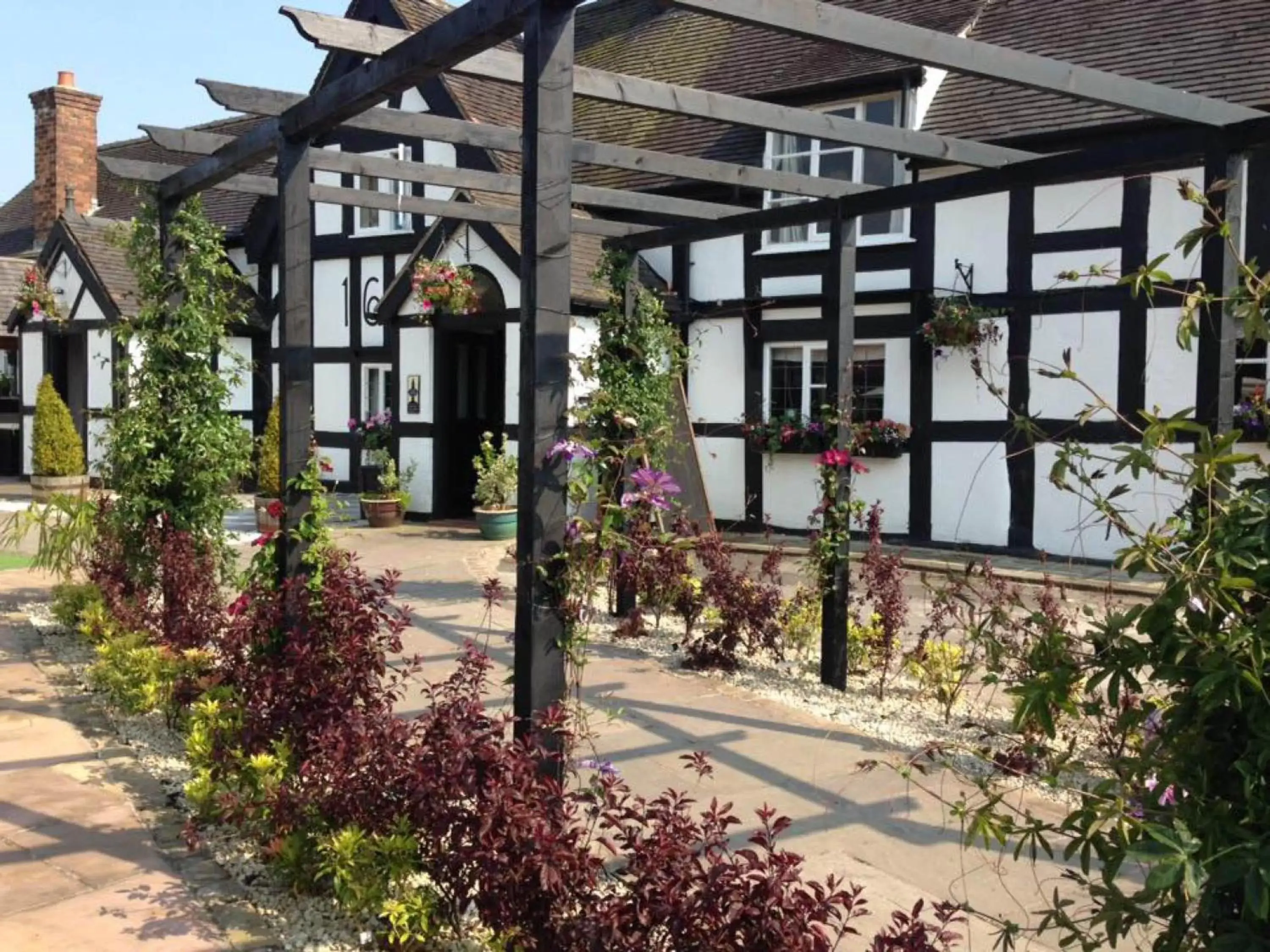 Property building, Patio/Outdoor Area in White Lion Hotel