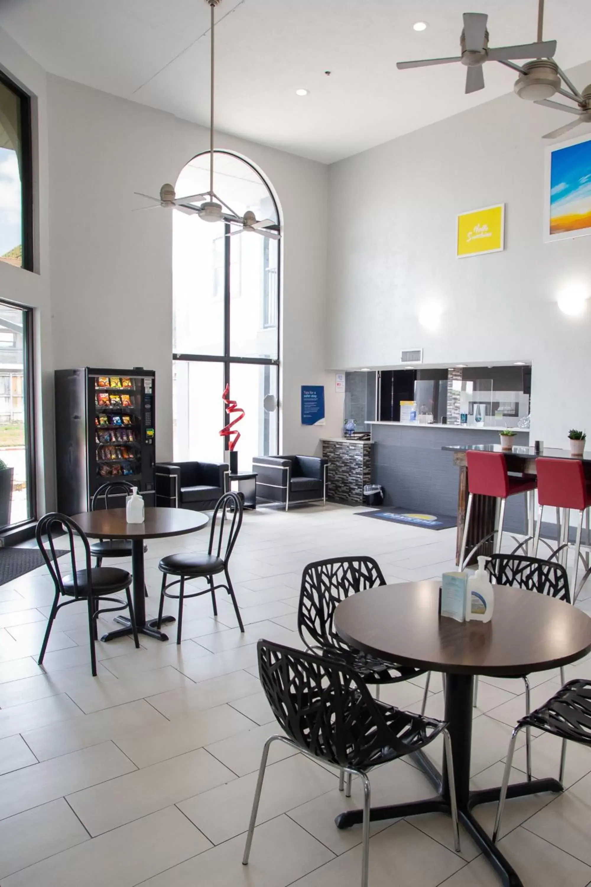 Dining area, Restaurant/Places to Eat in Days Inn by Wyndham Amarillo - Medical Center