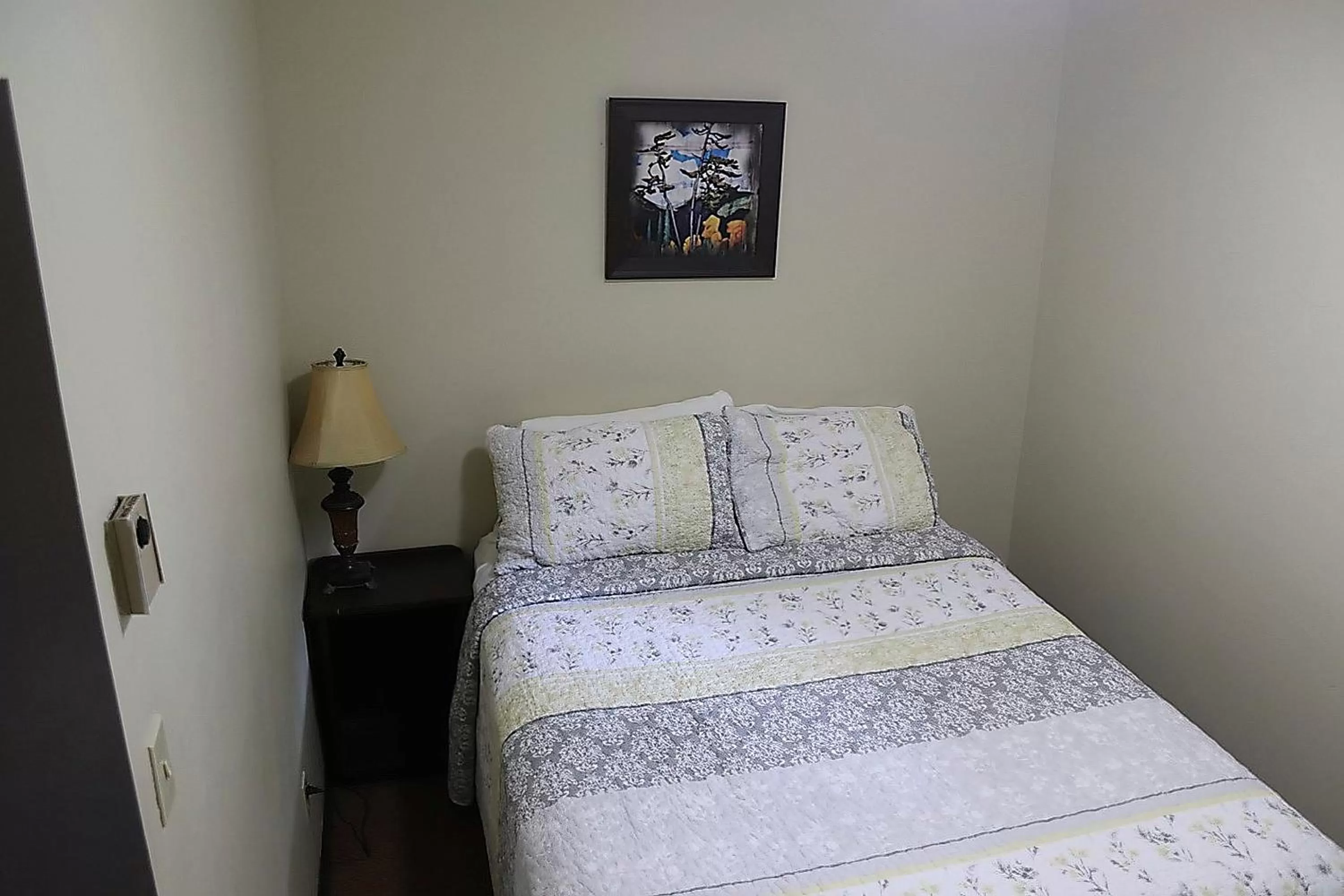 Traditional Three-Bedroom Cottage in Blue Water Acres