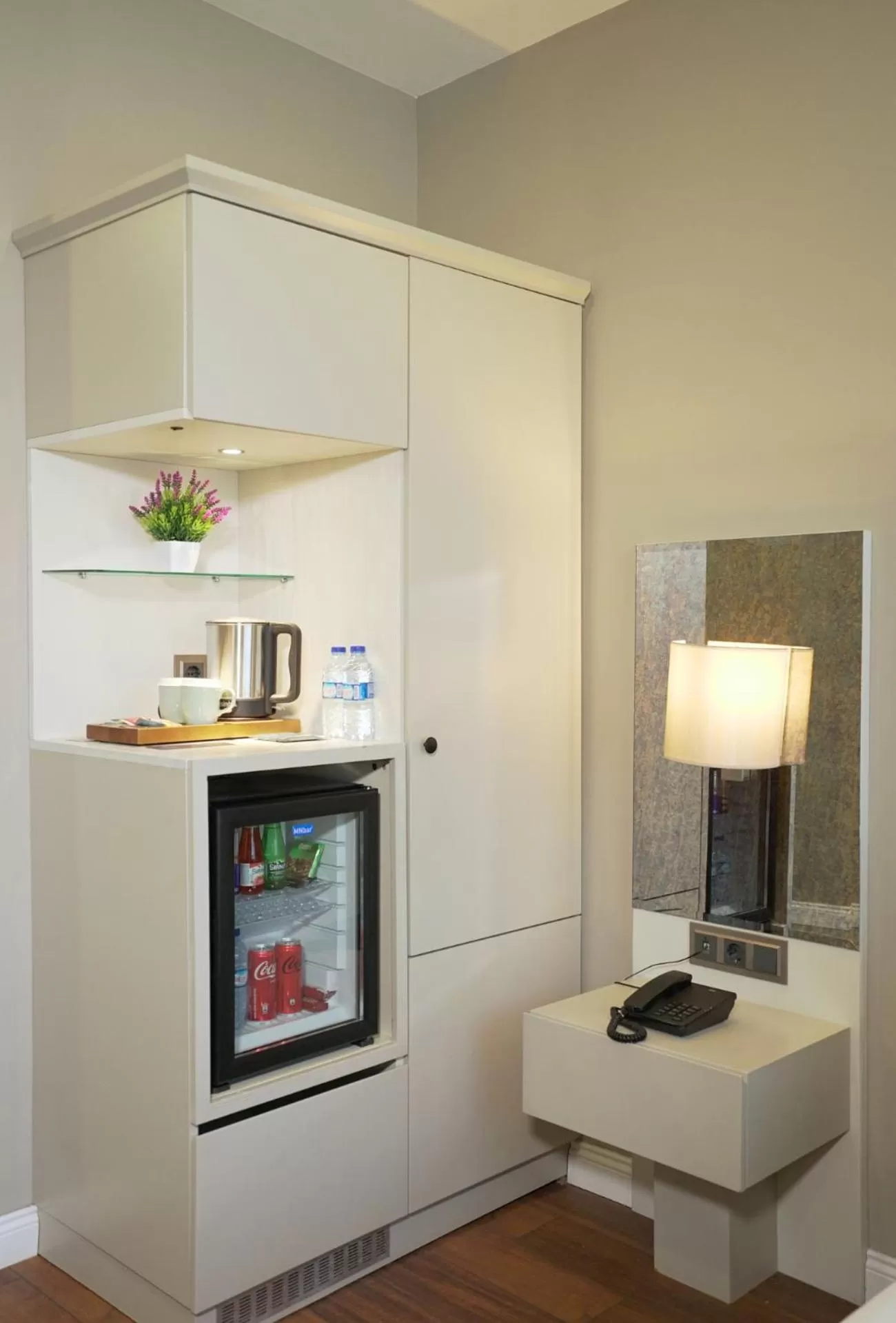 oven in Homey AirPort Hotel