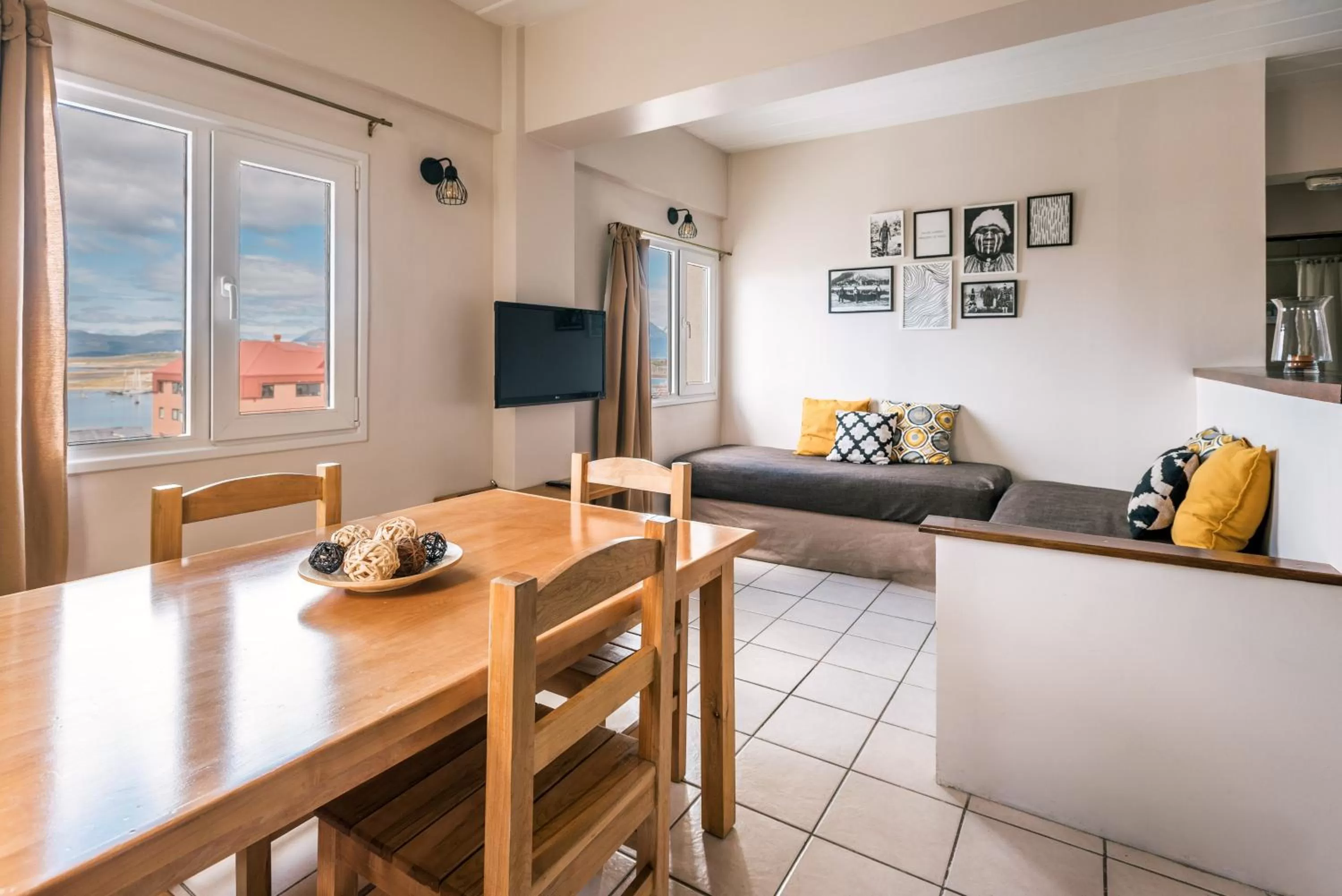 Communal lounge/ TV room, Dining Area in Riviera Fueguina Apartments