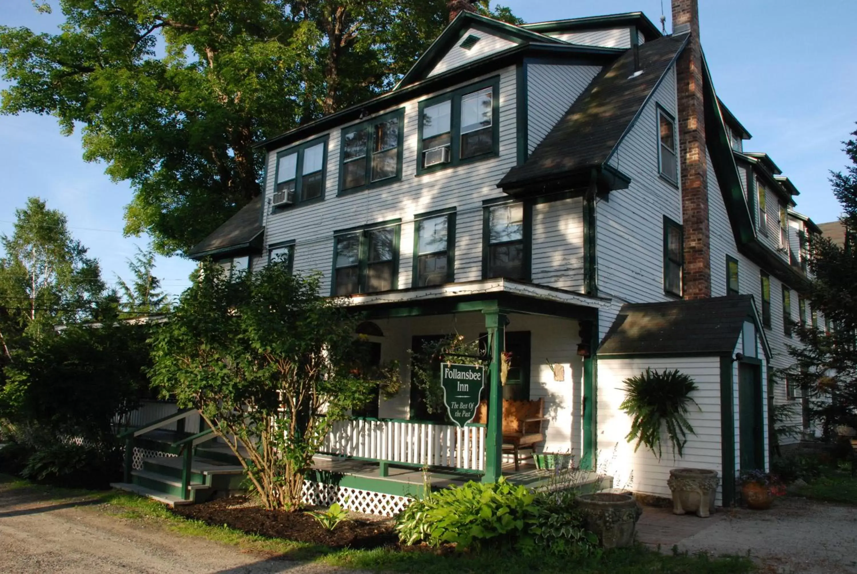 Facade/entrance, Property Building in Follansbee Inn