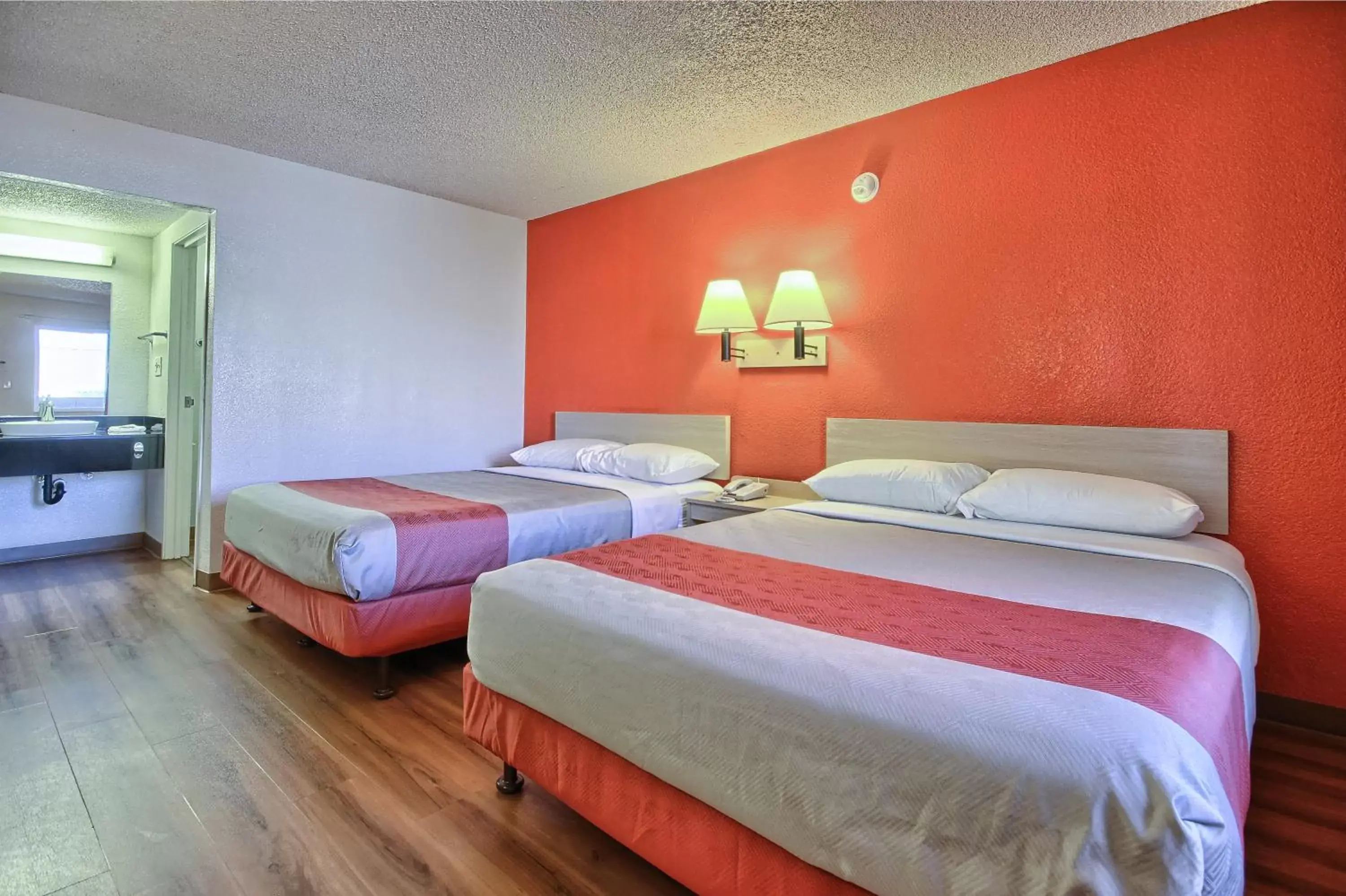 Bedroom, Bed in Motel 6-Fresno, CA - Blackstone South