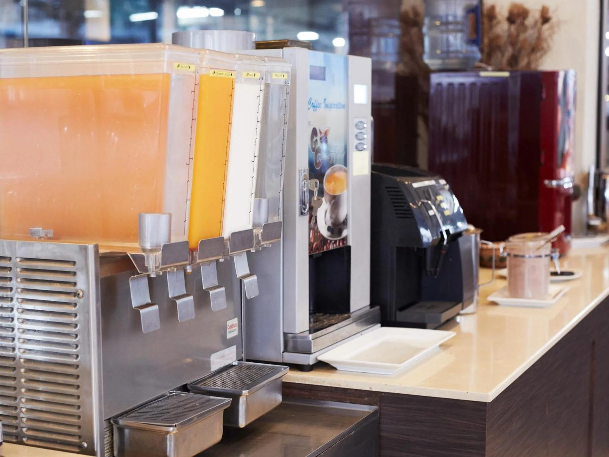 Restaurant/places to eat in Bangkok City Suite