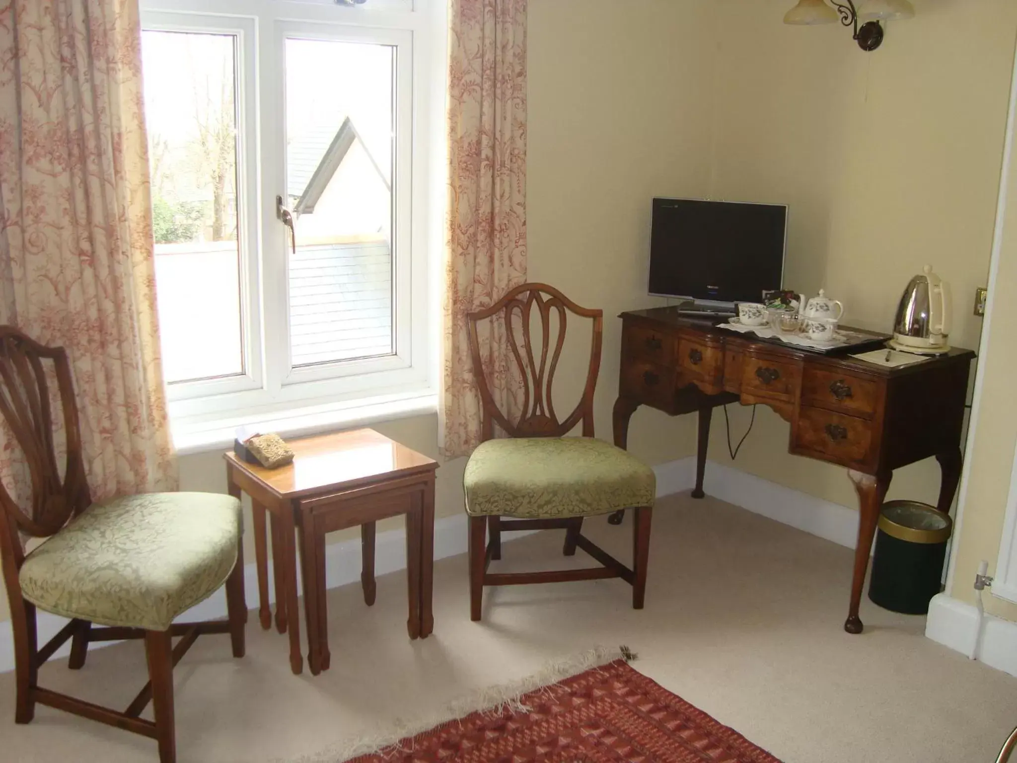 Photo of the whole room, Seating Area in Stoneborough House B&B