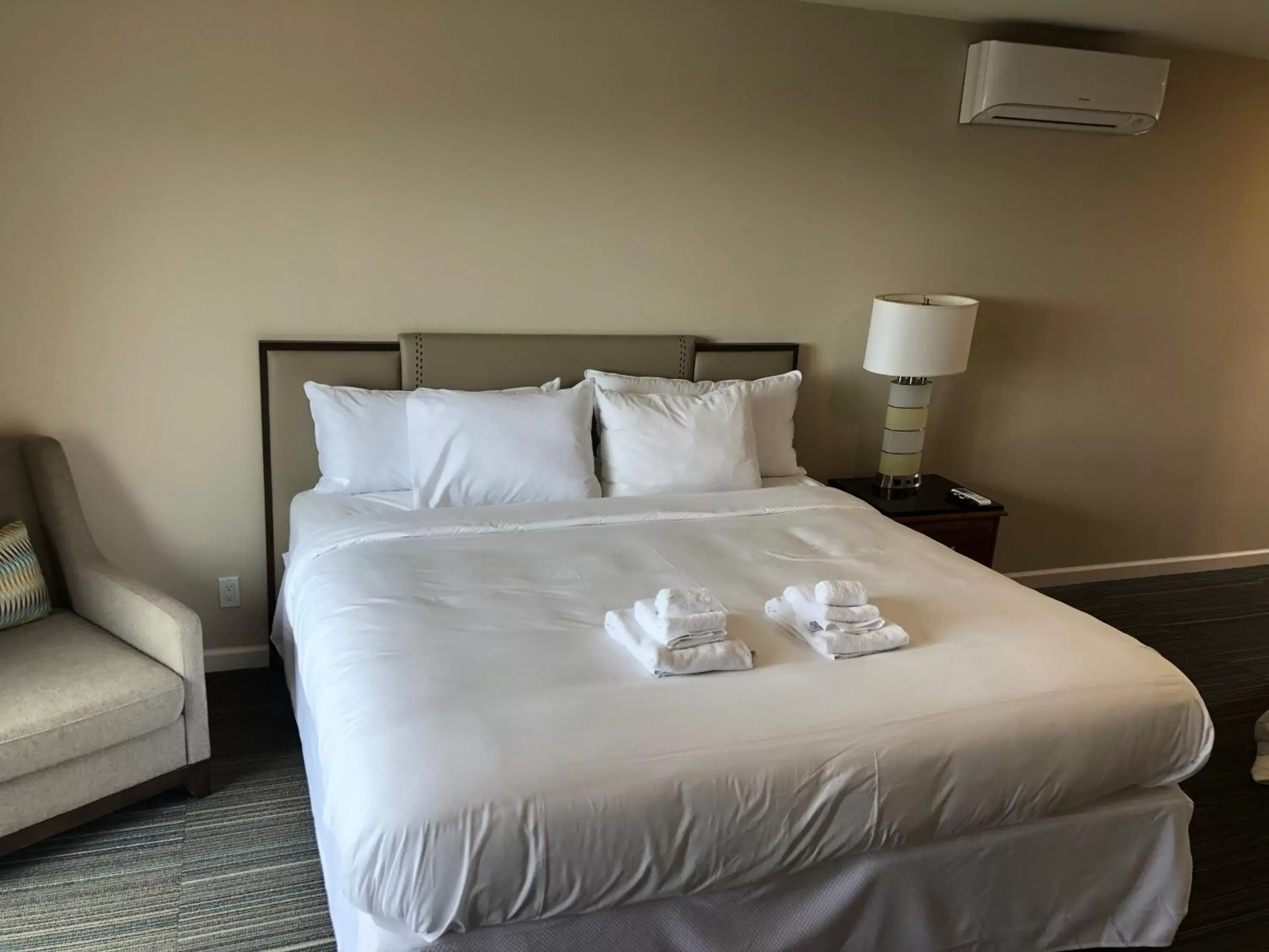 Bed in Moonlight Beach Motel Bed in Moonlight Beach Motel