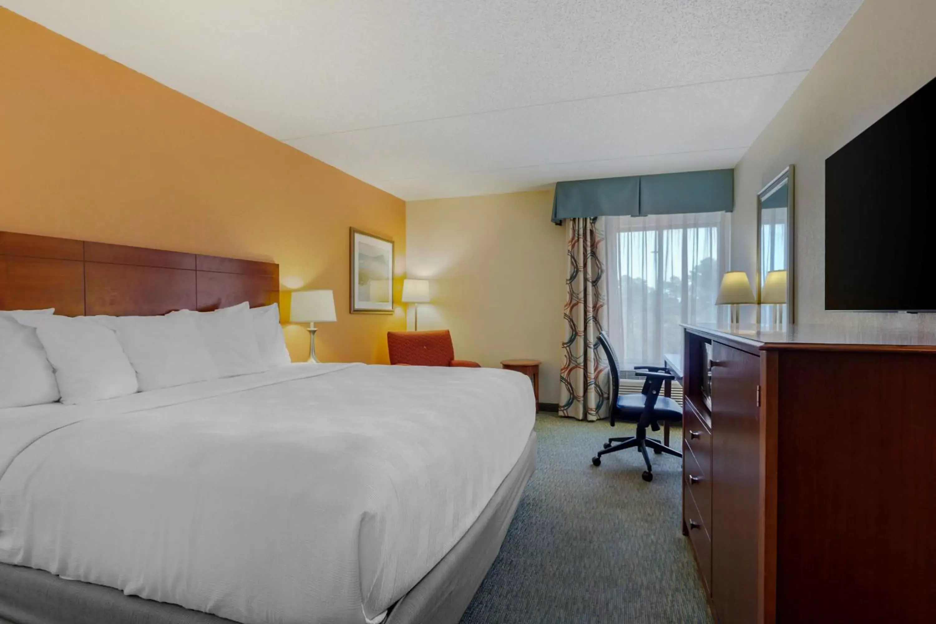 Bedroom, Bed in Best Western Plus Wilmington / Wrightsville Beach