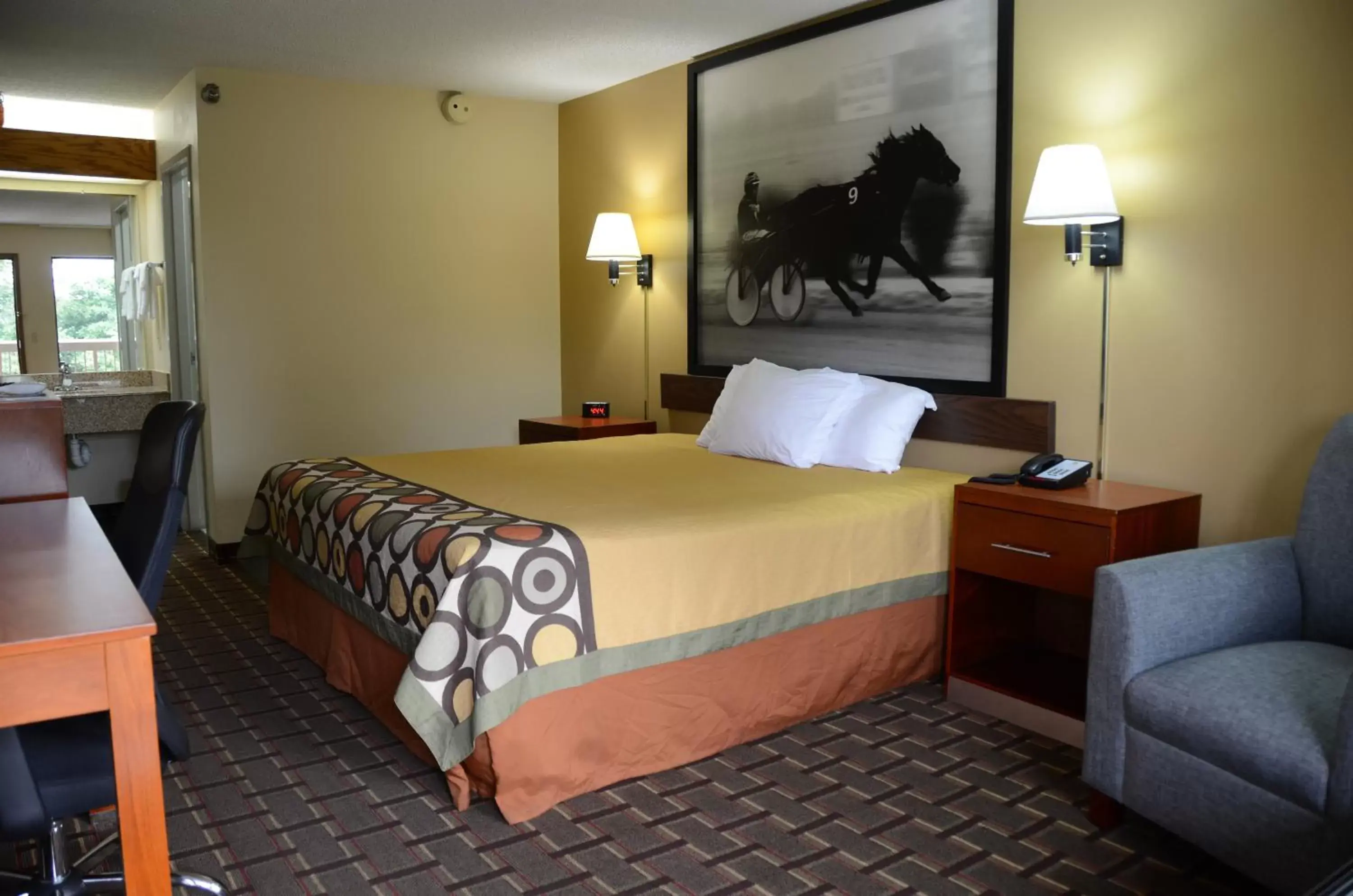 Photo of the whole room, Bed in Super 8 by Wyndham Franklin Hwy 31 Photo of the whole room, Bed in Super 8 by Wyndham Franklin Hwy 31