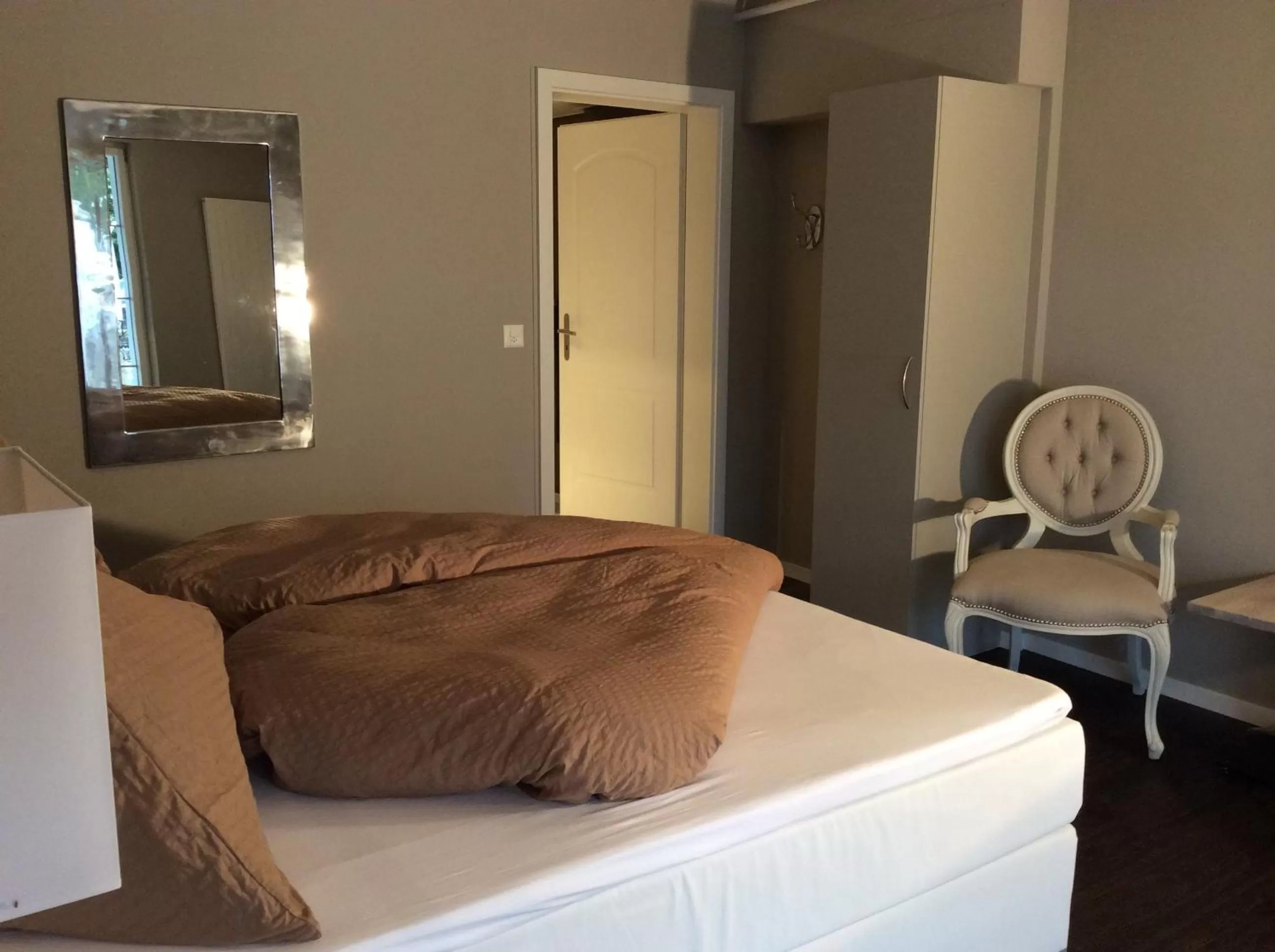 Bed in Landcafe mit Mini Hotel