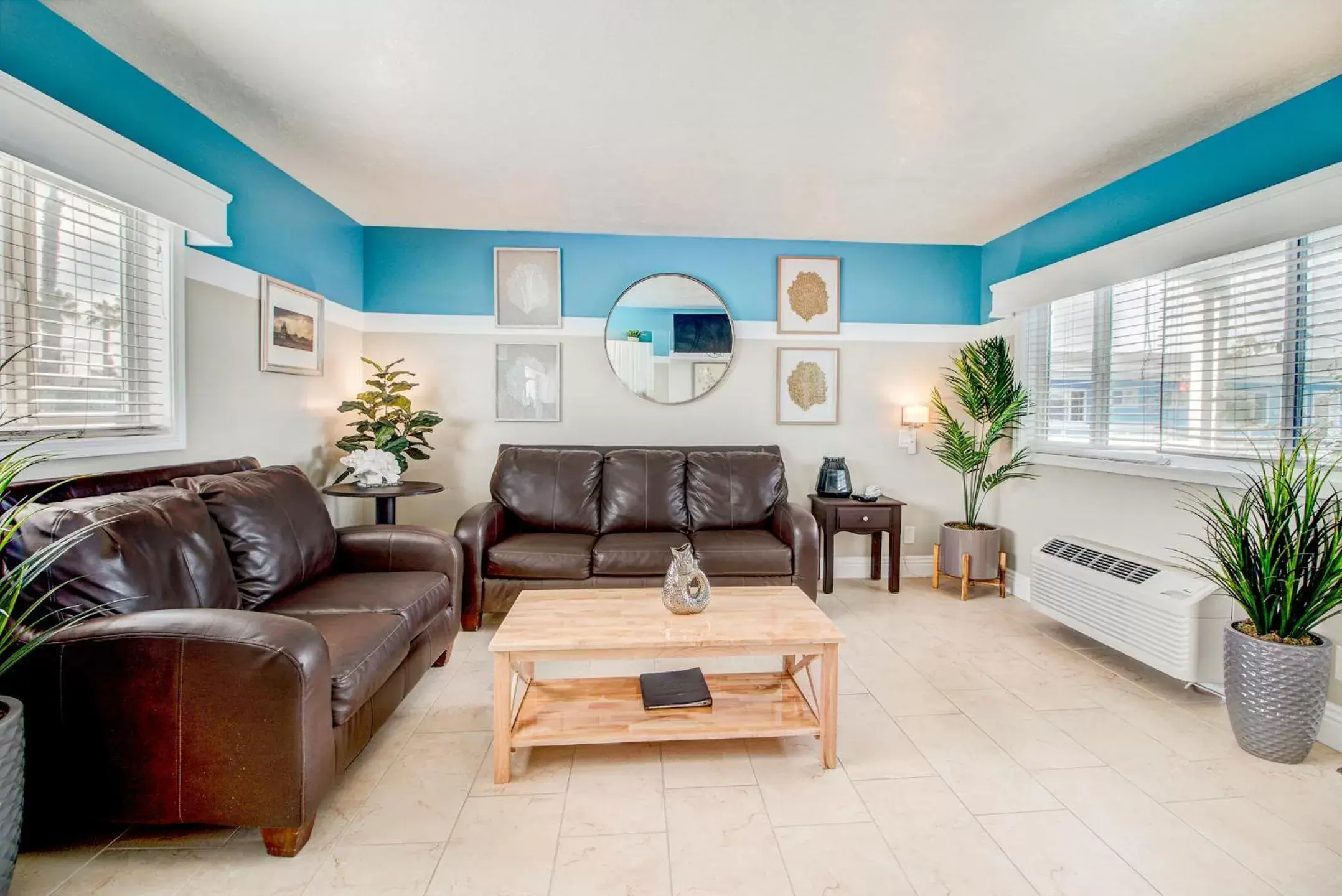 Two-Bedroom Queen Suite W/ Kitchen in The Inn at Sunset Cliffs Two-Bedroom Queen Suite W/ Kitchen in The Inn at Sunset Cliffs