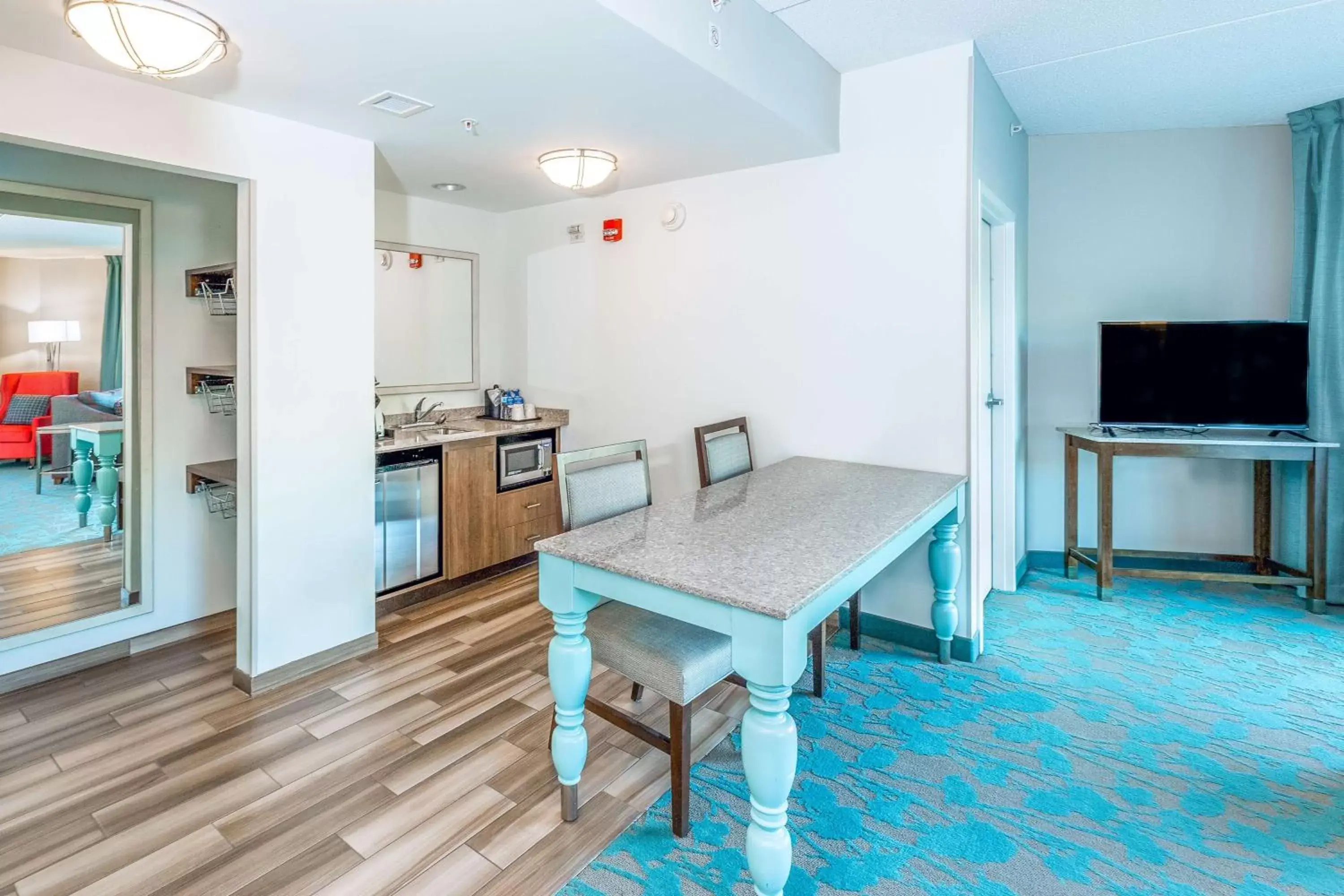 Bedroom, Dining Area in Hilton Garden Inn Asheville Downtown