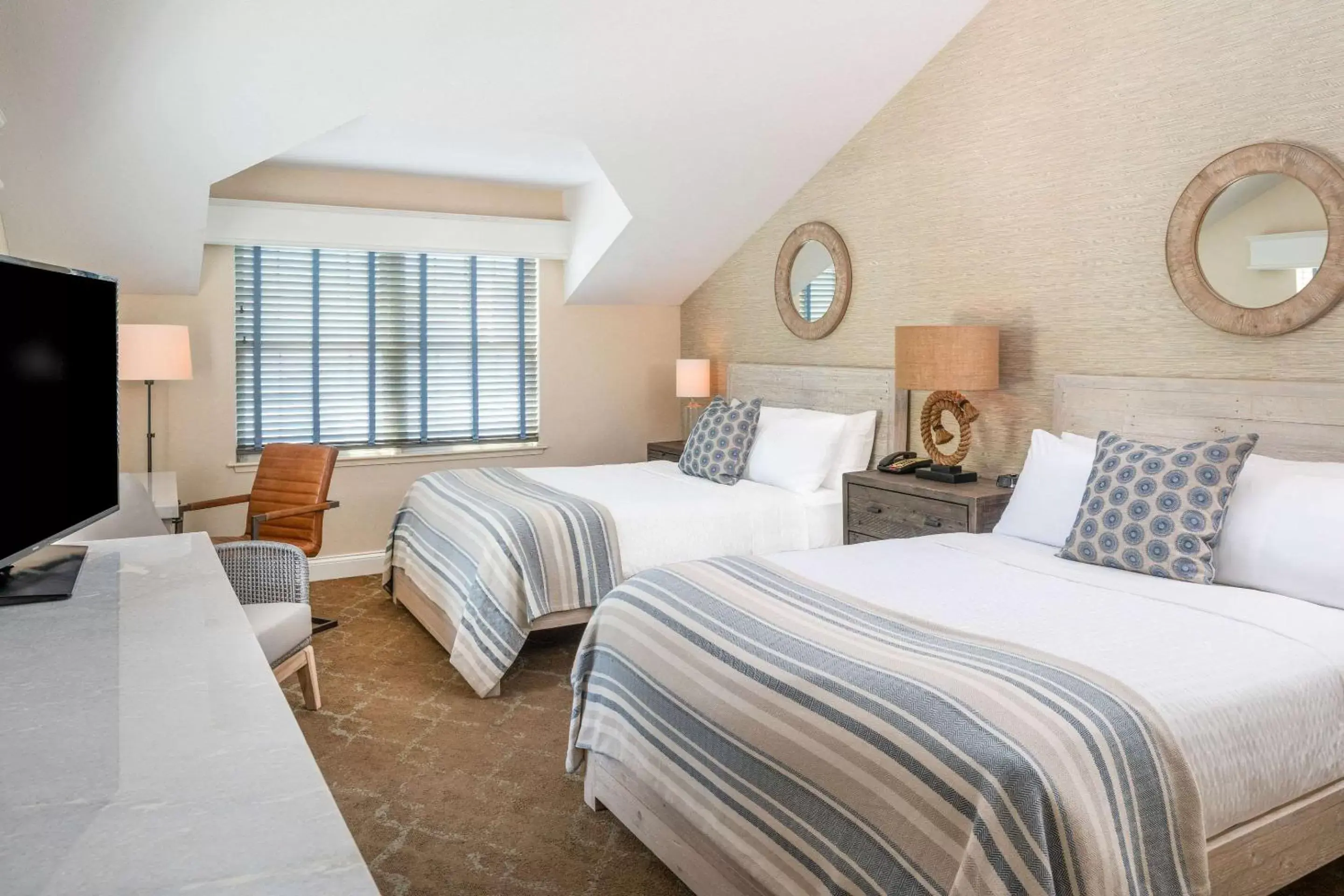 Photo of the whole room, Bed in Edgar Hotel Martha's Vineyard, Ascend Hotel Collection