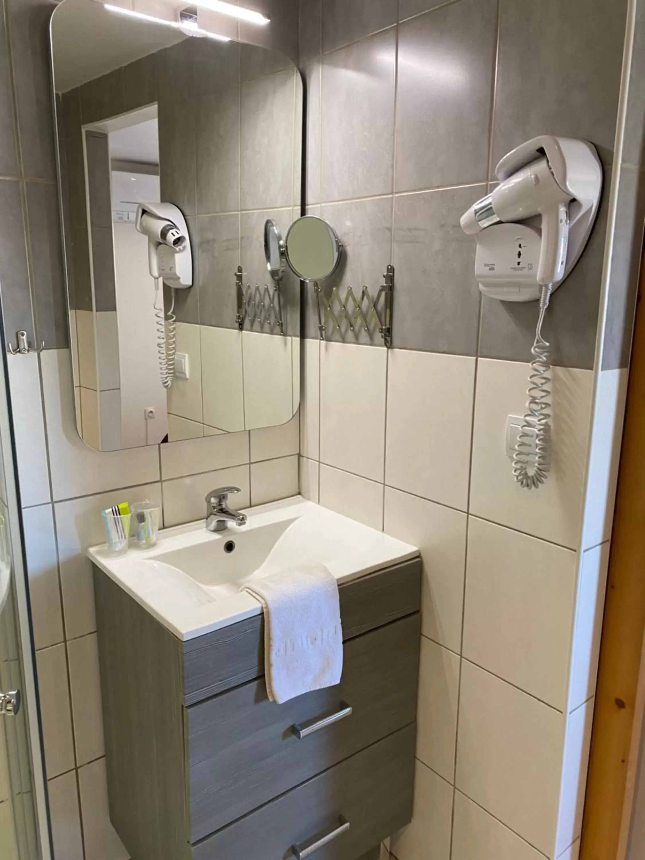 Bathroom in LOGIS Hôtel La Chaumière