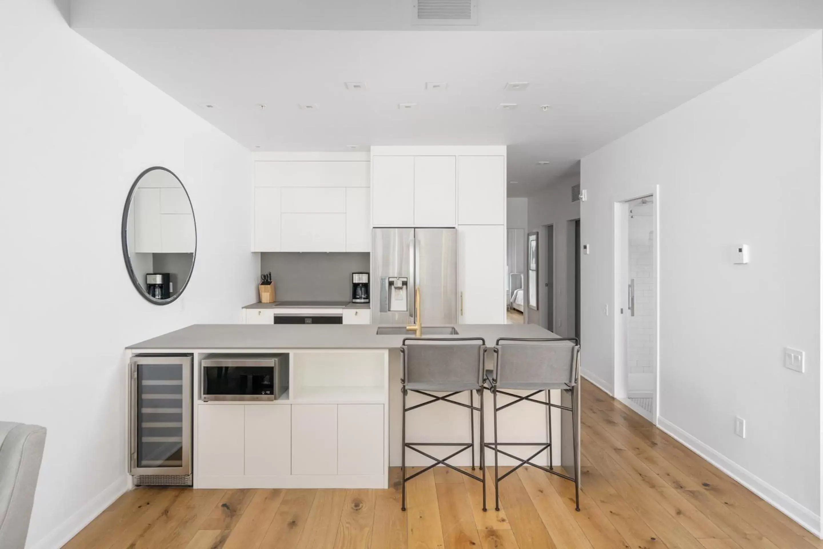 Living room, Kitchen/Kitchenette in Sonder at Penny Lane