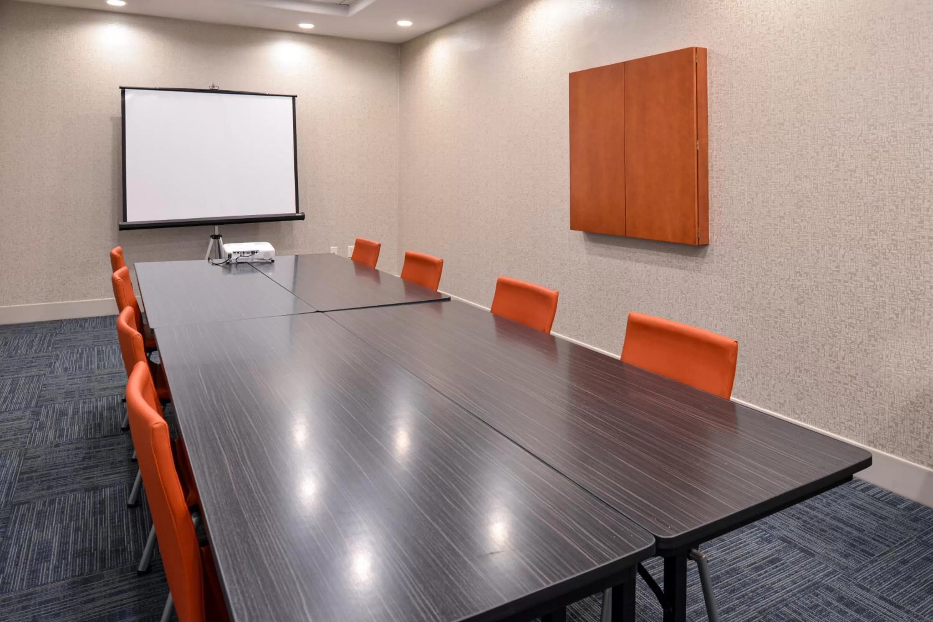Meeting/conference room in Holiday Inn Express & Suites Pueblo by IHG