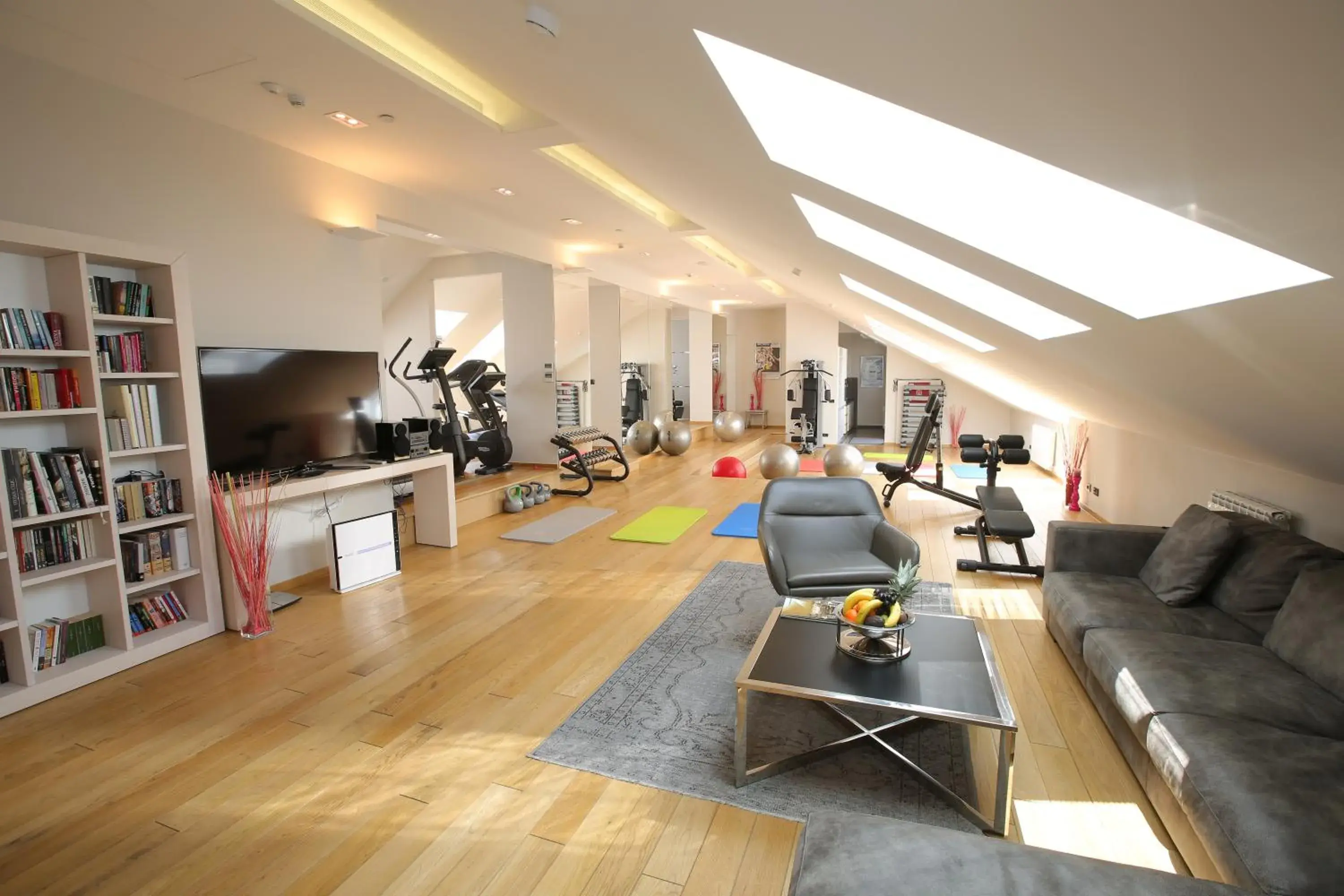 Fitness centre/facilities, Lounge/Bar in Zepter Hotel