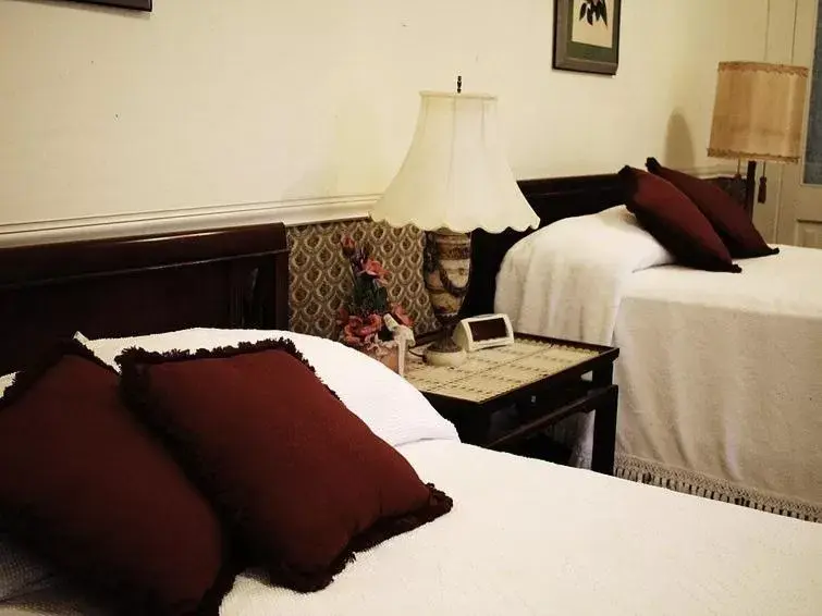 Standard Quadruple Room in Franklin Terrace Bed and Breakfast