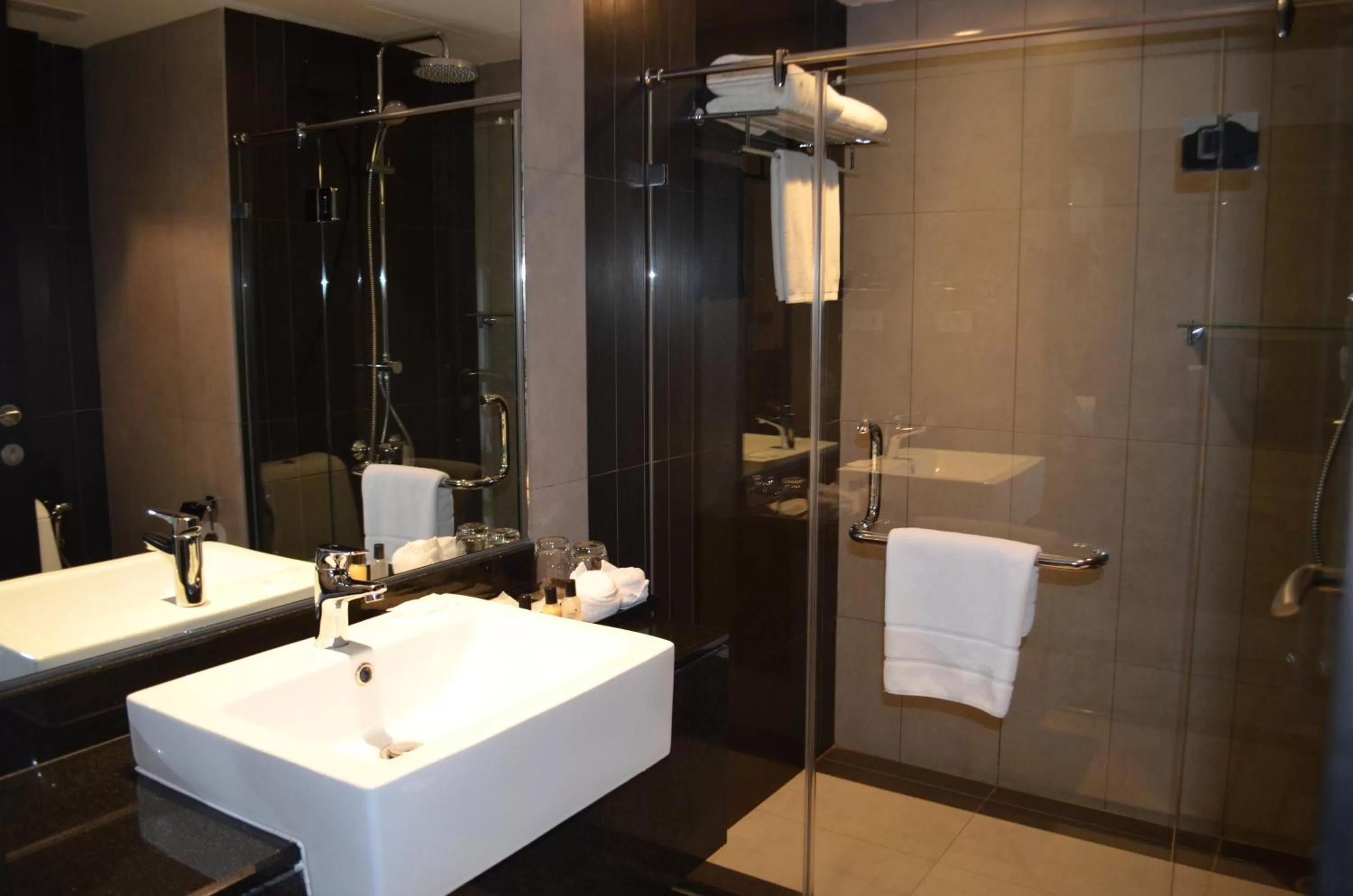 Bathroom in Golden Tulip Mandison Suites