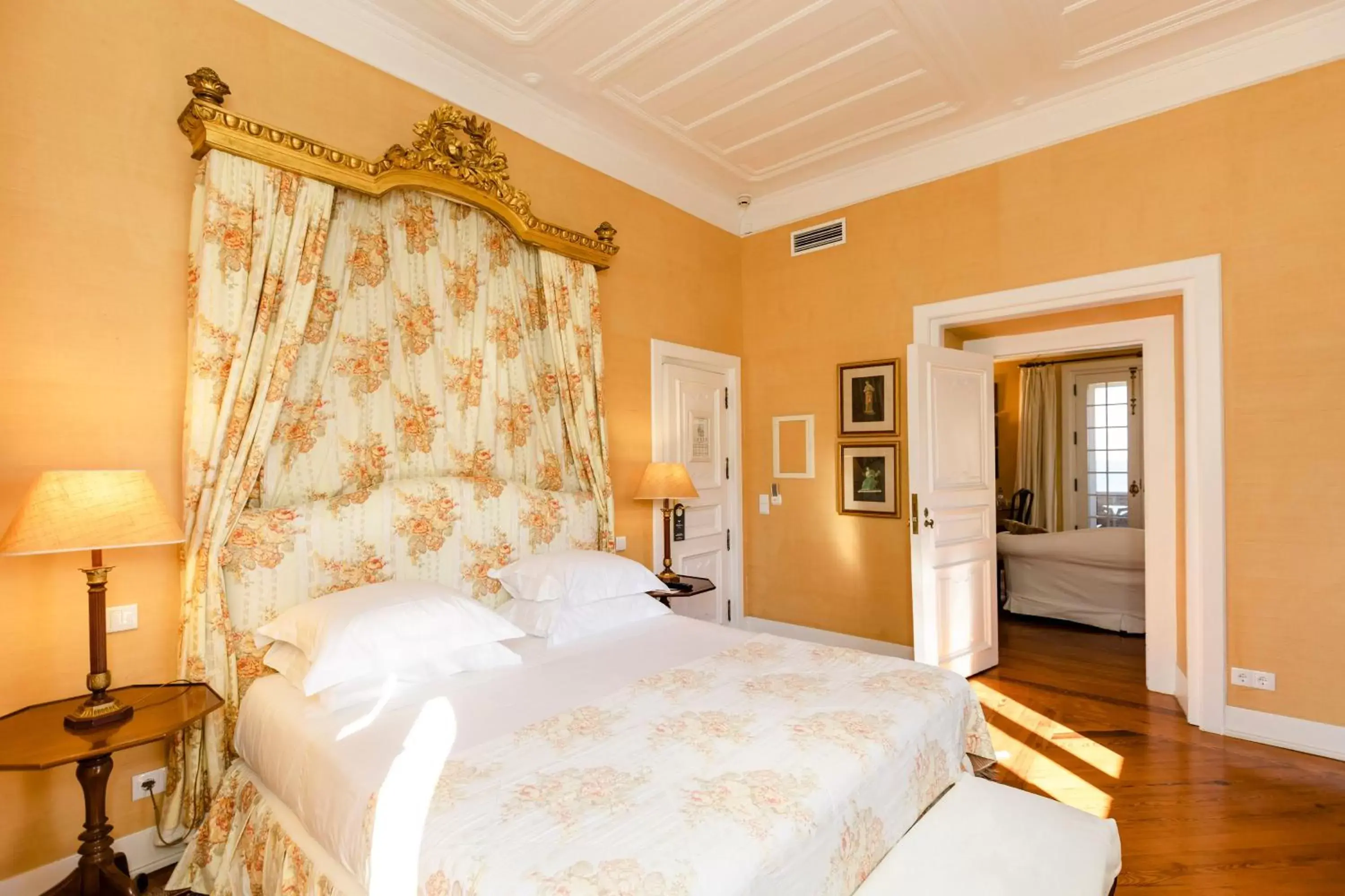 Bedroom, Bed in The Albatroz Hotel
