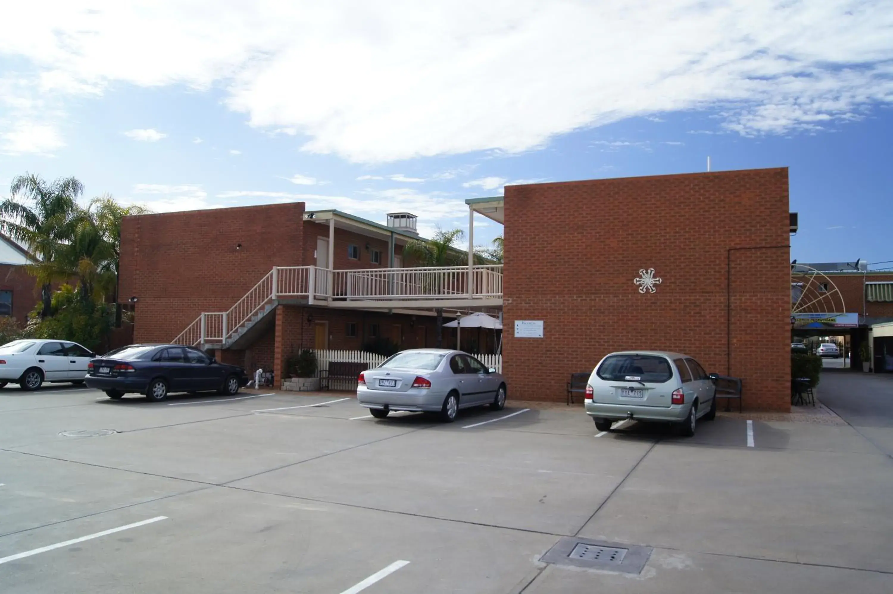 Facade/entrance, Property Building in Central Yarrawonga Motor Inn