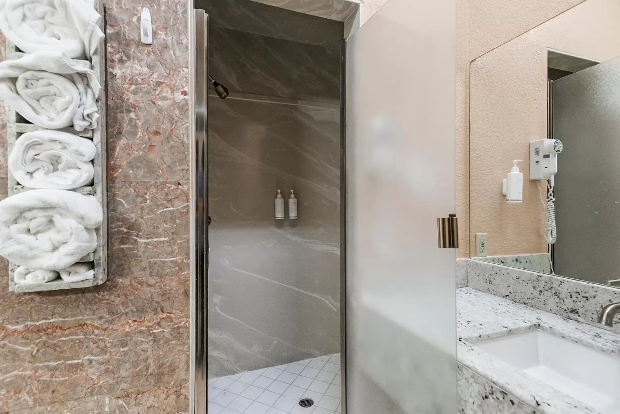 Shower, Bathroom in Country Inn Sonora