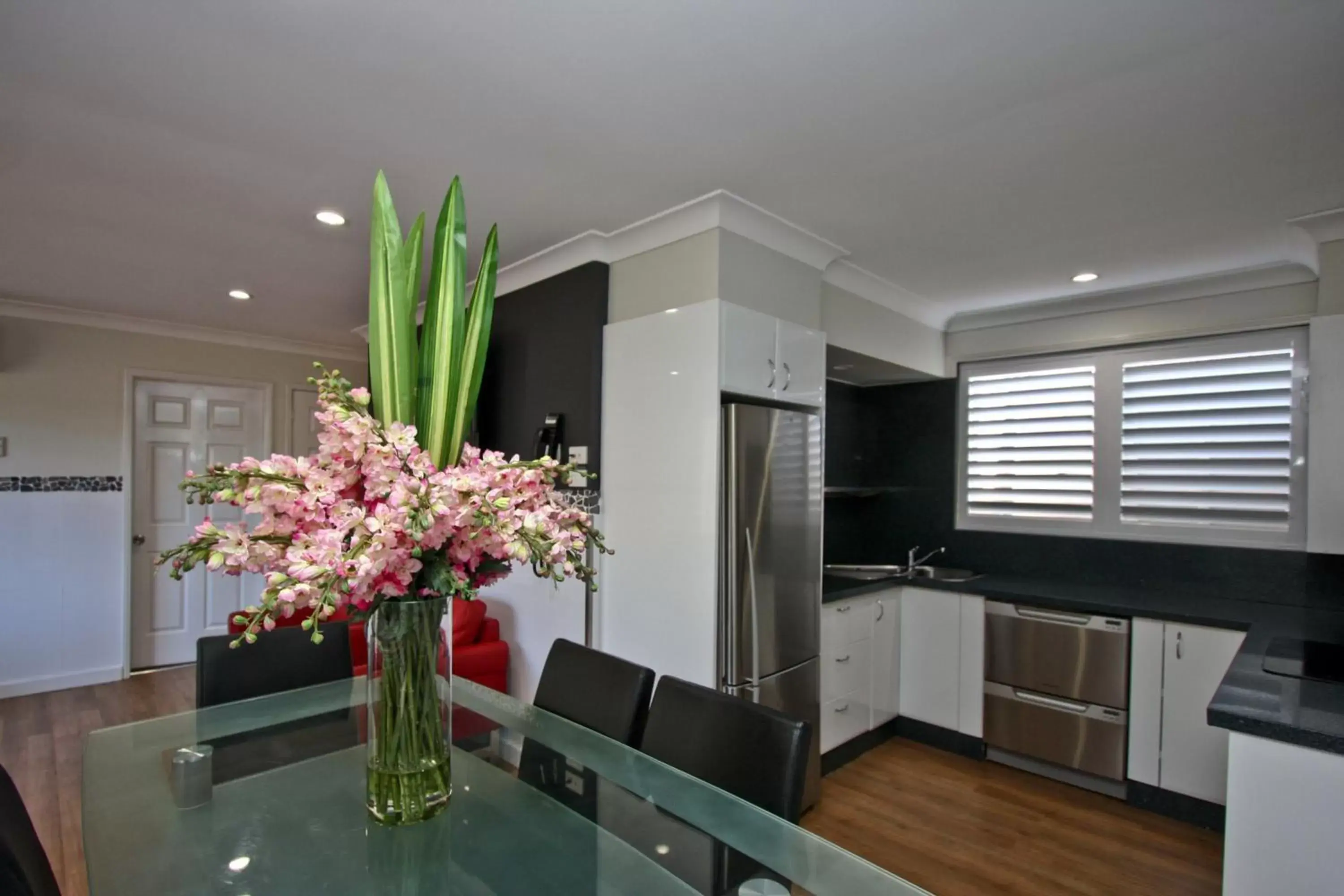 TV and multimedia, Kitchen/Kitchenette in Jesmond Executive Villas