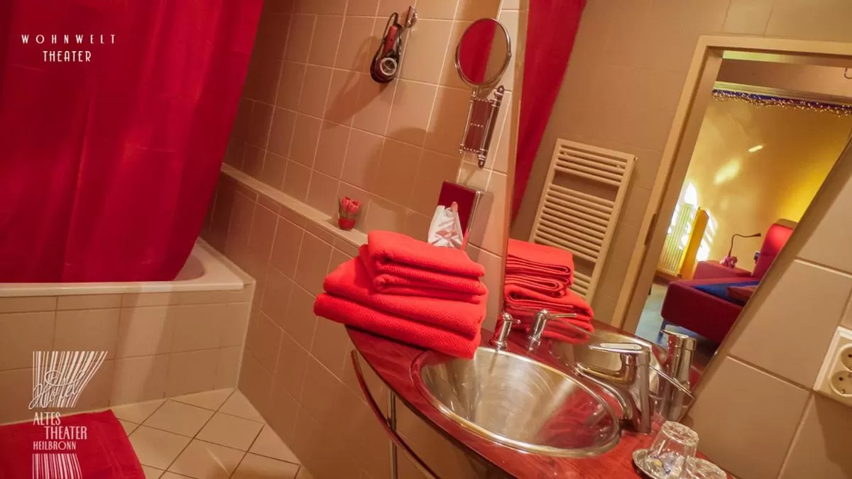 Bathroom in HOTEL ALTES THEATER Heilbronn
