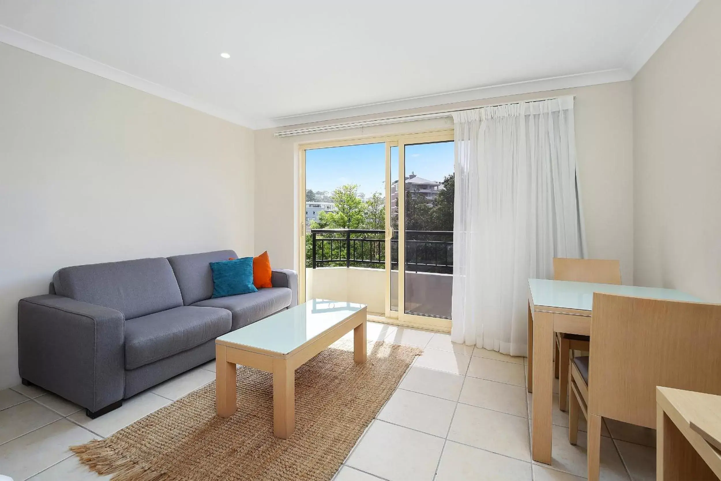 Living room, Seating Area in Terrigal Sails Serviced Apartments