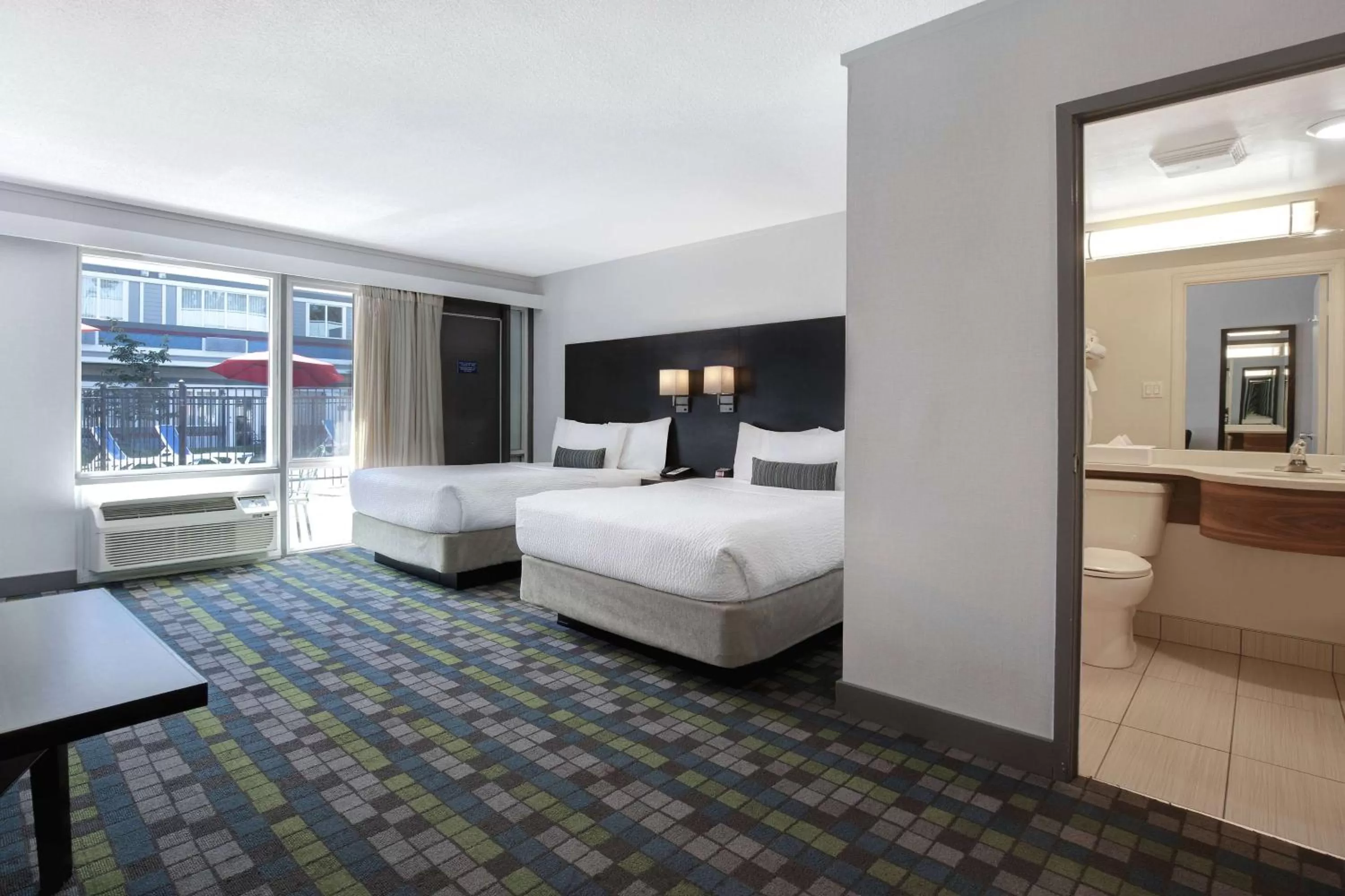 Photo of the whole room, Bed in Days Inn by Wyndham Victoria Airport Sidney