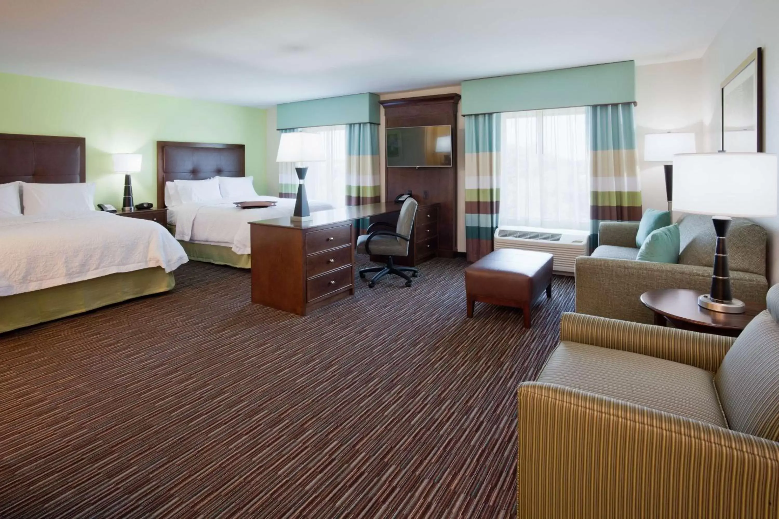 Bed in Hampton Inn & Suites Minneapolis West/ Minnetonka