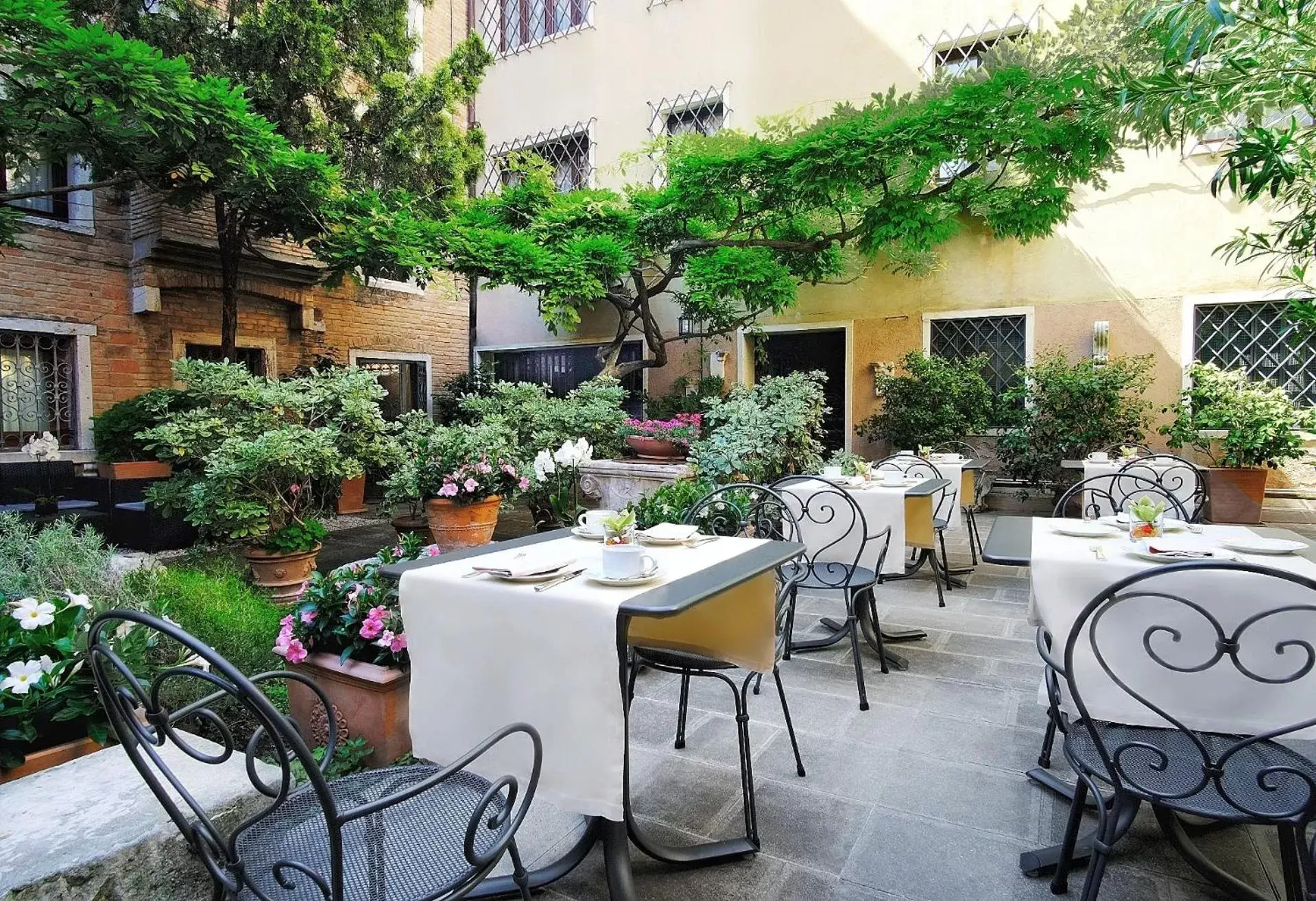 Garden, Restaurant/Places to Eat in Sina Palazzo Sant'Angelo