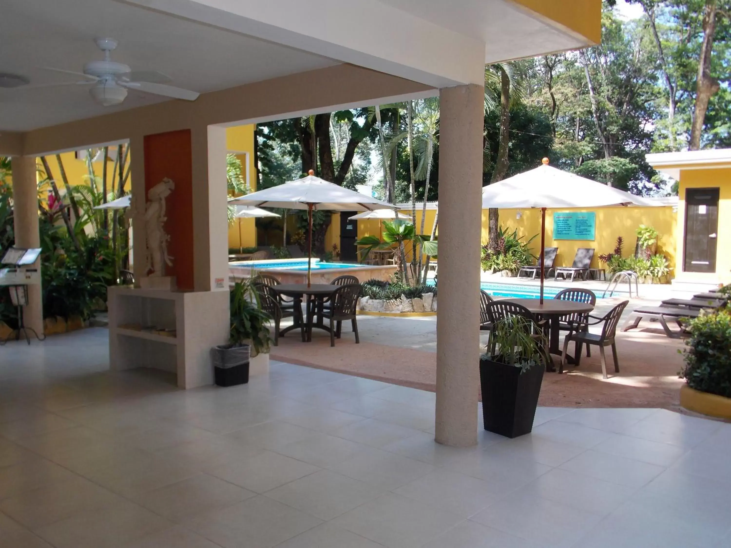 Balcony/Terrace, Restaurant/Places to Eat in Hotel Chablis Palenque