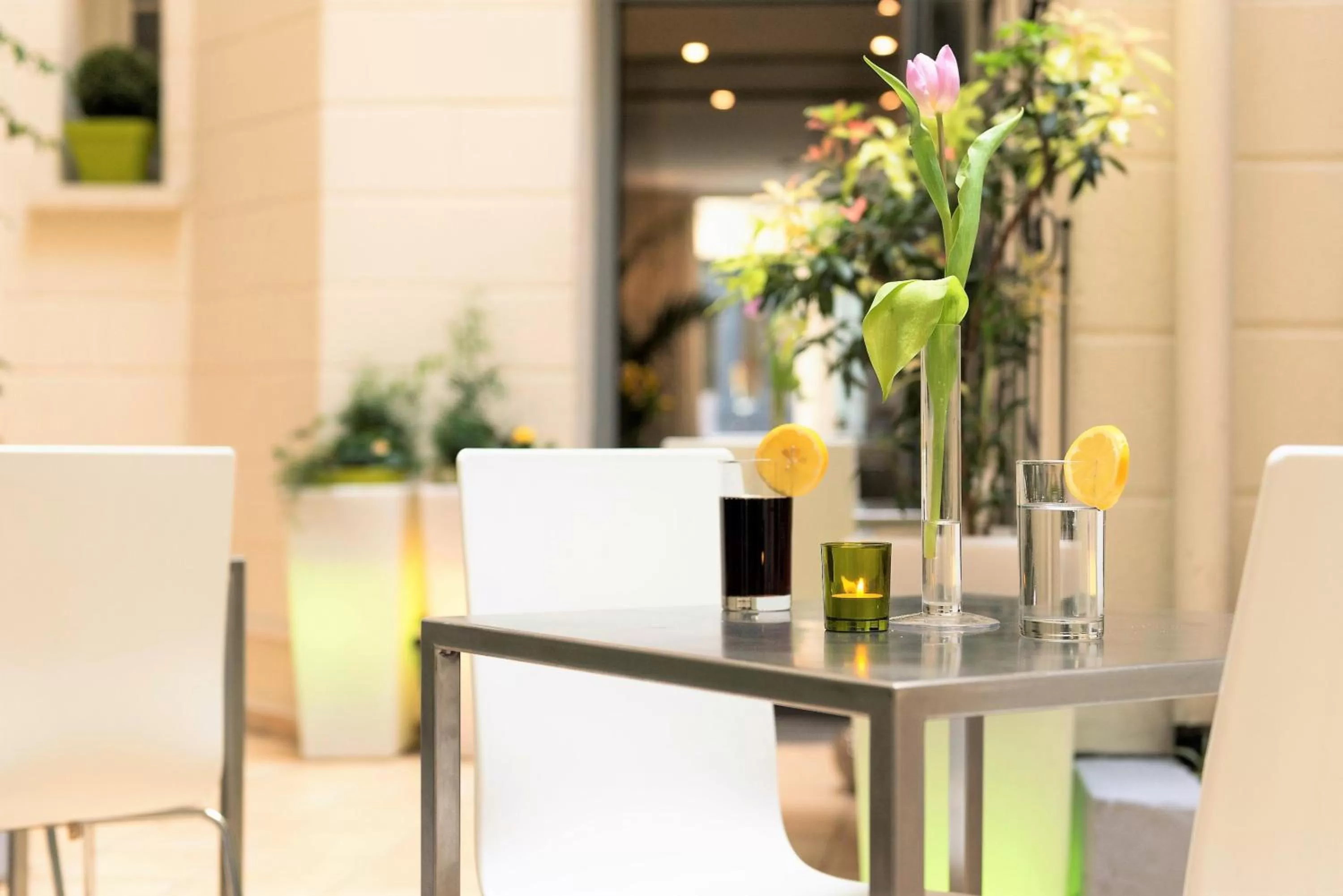 Patio in Hotel Glasgow Monceau by Patrick Hayat