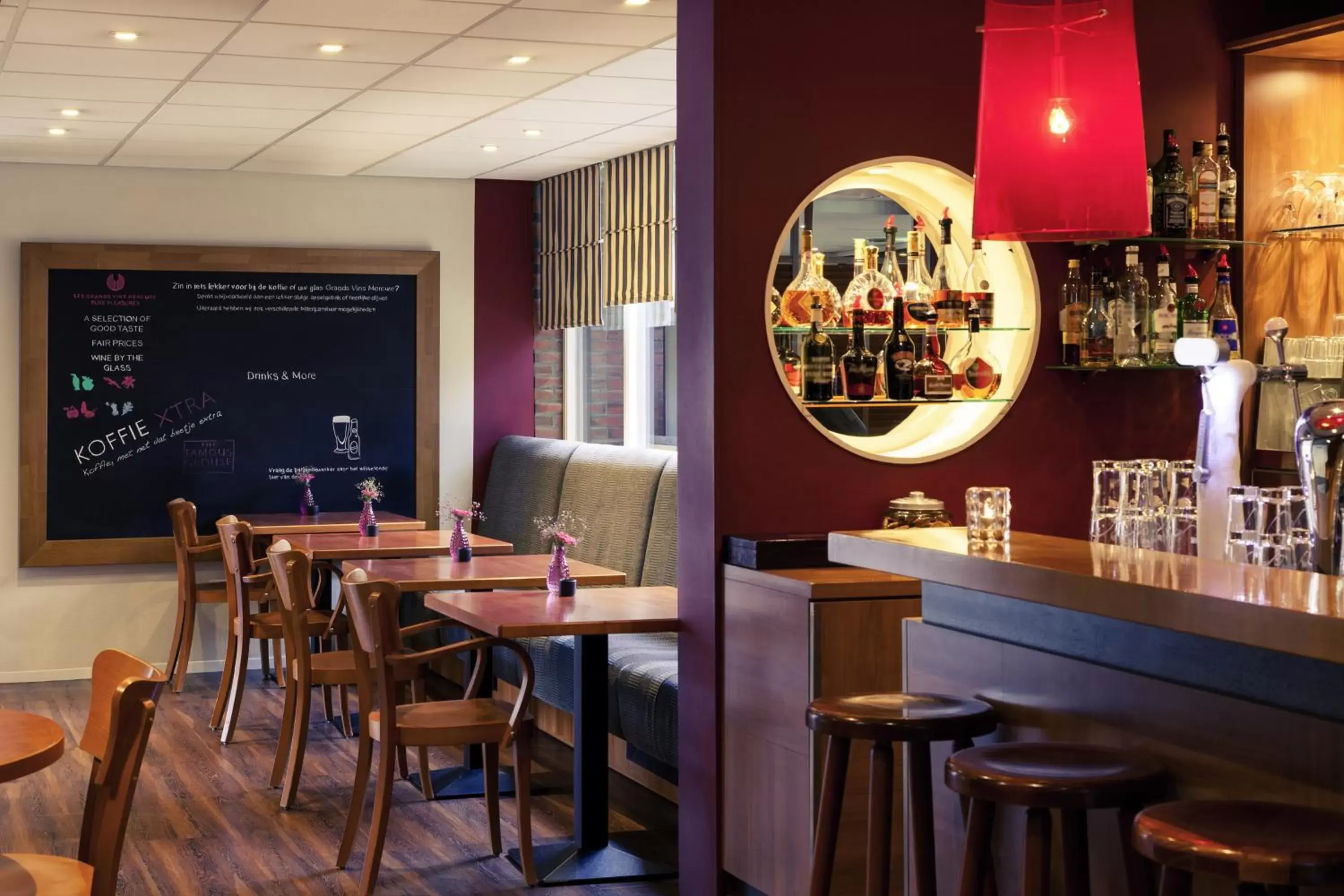 Lounge or bar, Restaurant/Places to Eat in Mercure Hotel Zwolle