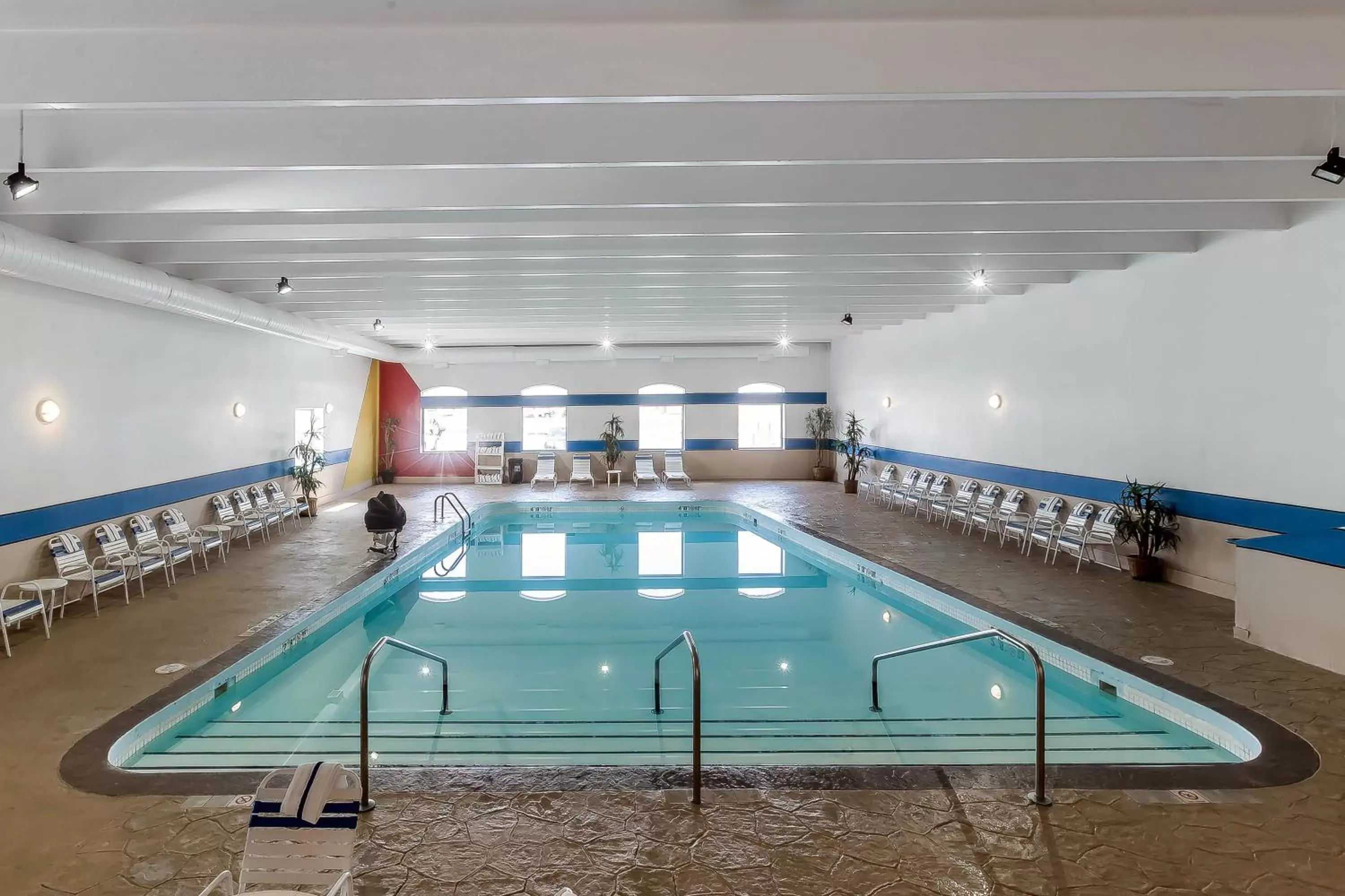 Swimming Pool in Comfort Inn & Suites Event Center